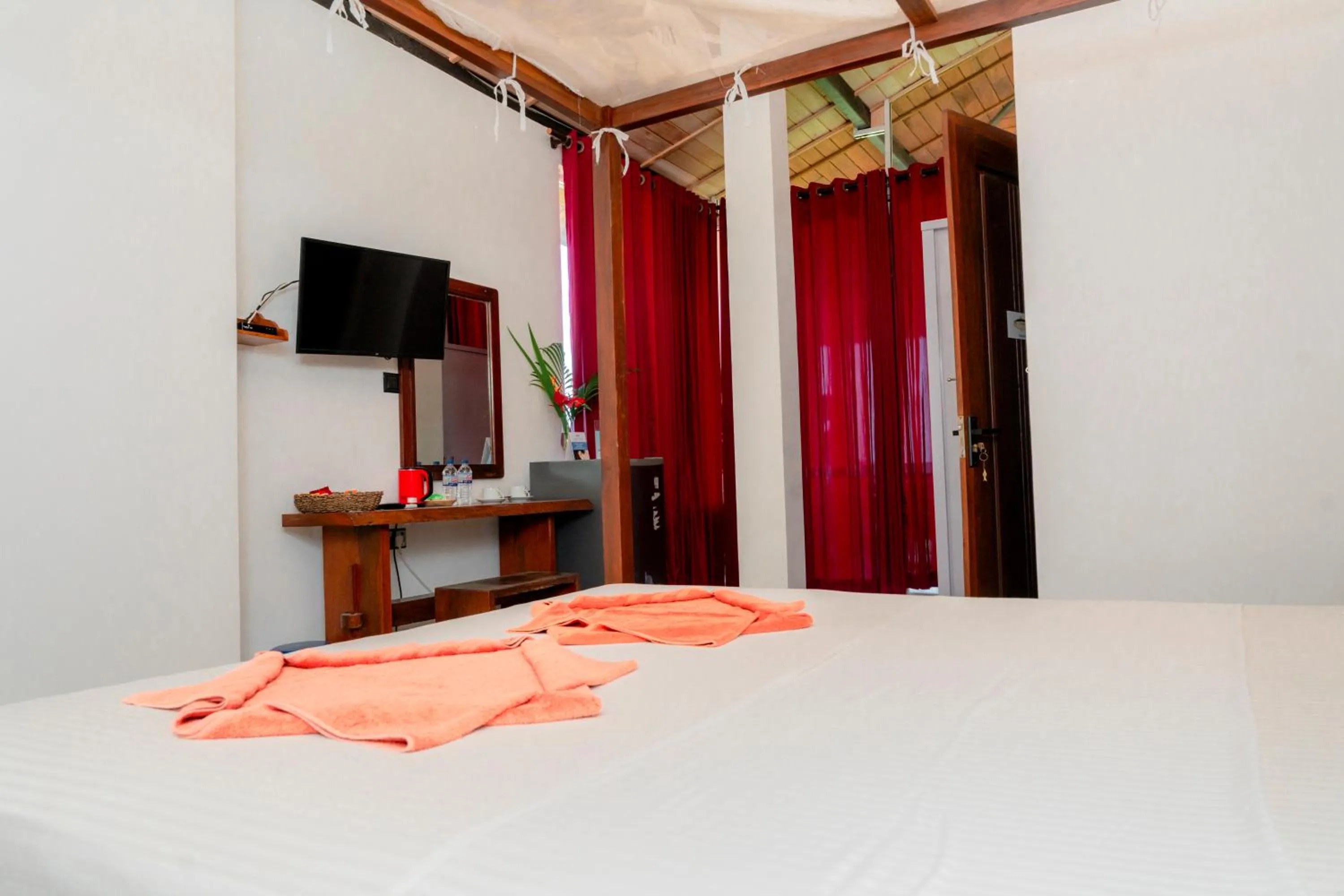 Bedroom, Bed in Lucky Tuna
