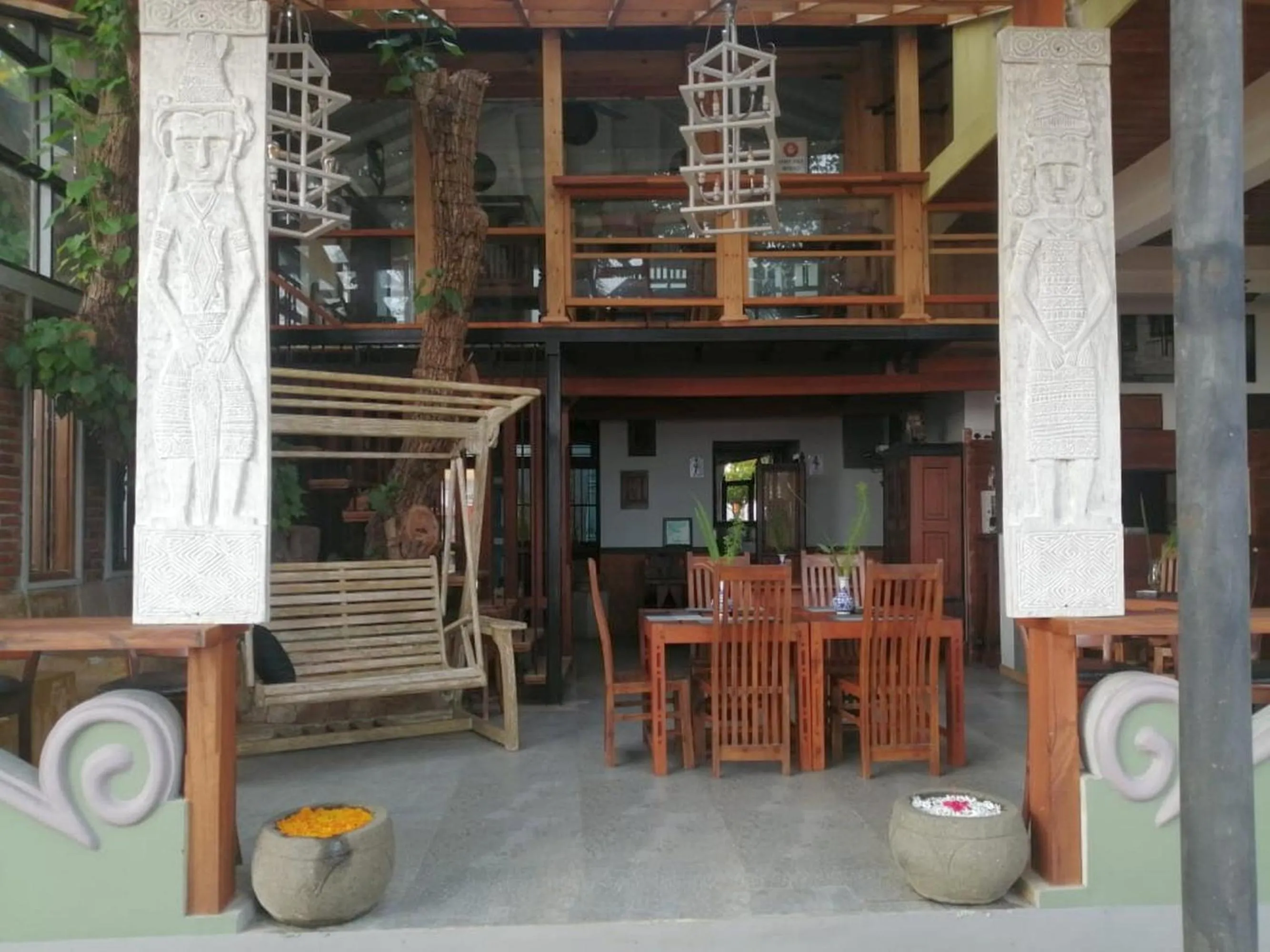 Restaurant/places to eat in Lucky Tuna