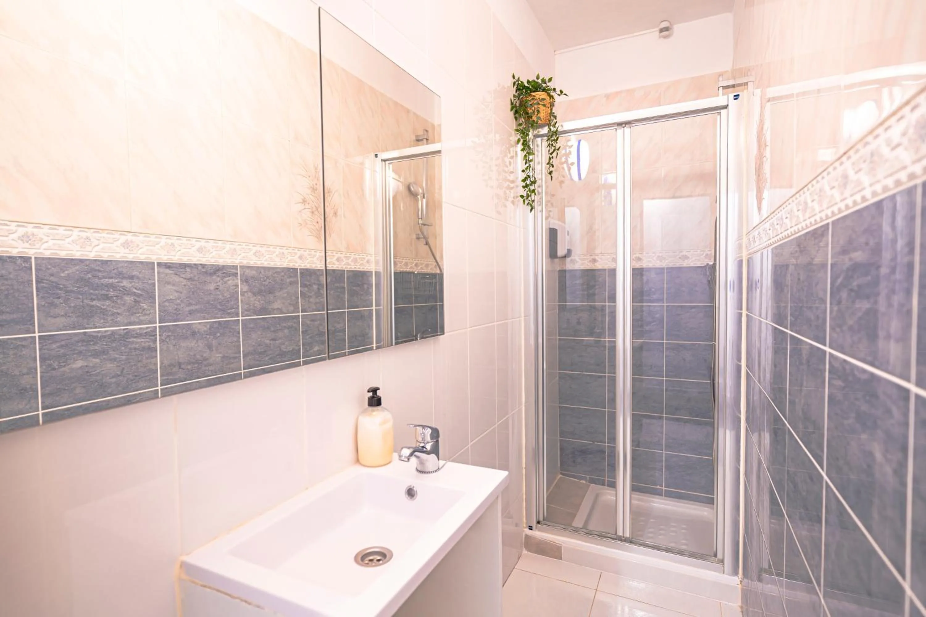 Shower in Hostel Neon Tenerife