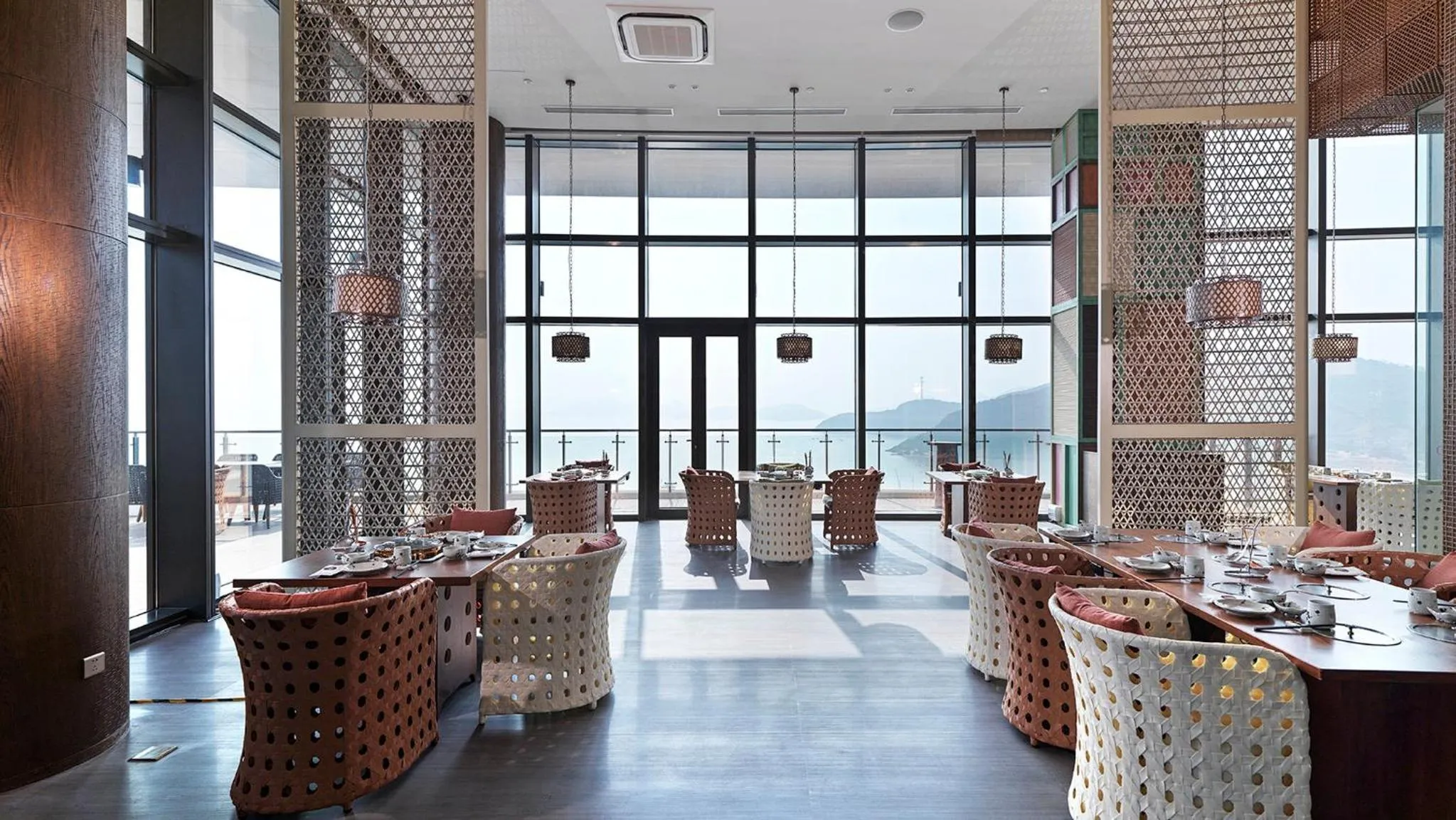 Restaurant/places to eat in Crowne Plaza Ningbo Xiangshan Sea View by IHG