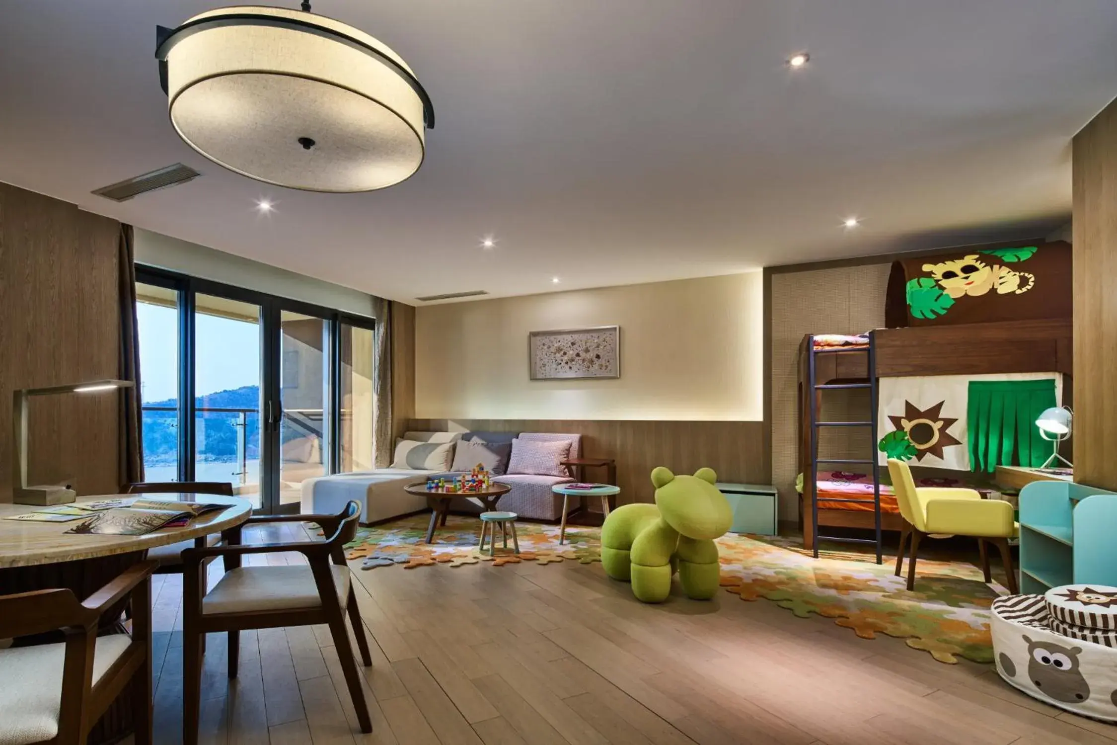 Deluxe Family Suite with Ocean View in Crowne Plaza Ningbo Xiangshan Sea View by IHG Deluxe Family Suite with Ocean View in Crowne Plaza Ningbo Xiangshan Sea View by IHG