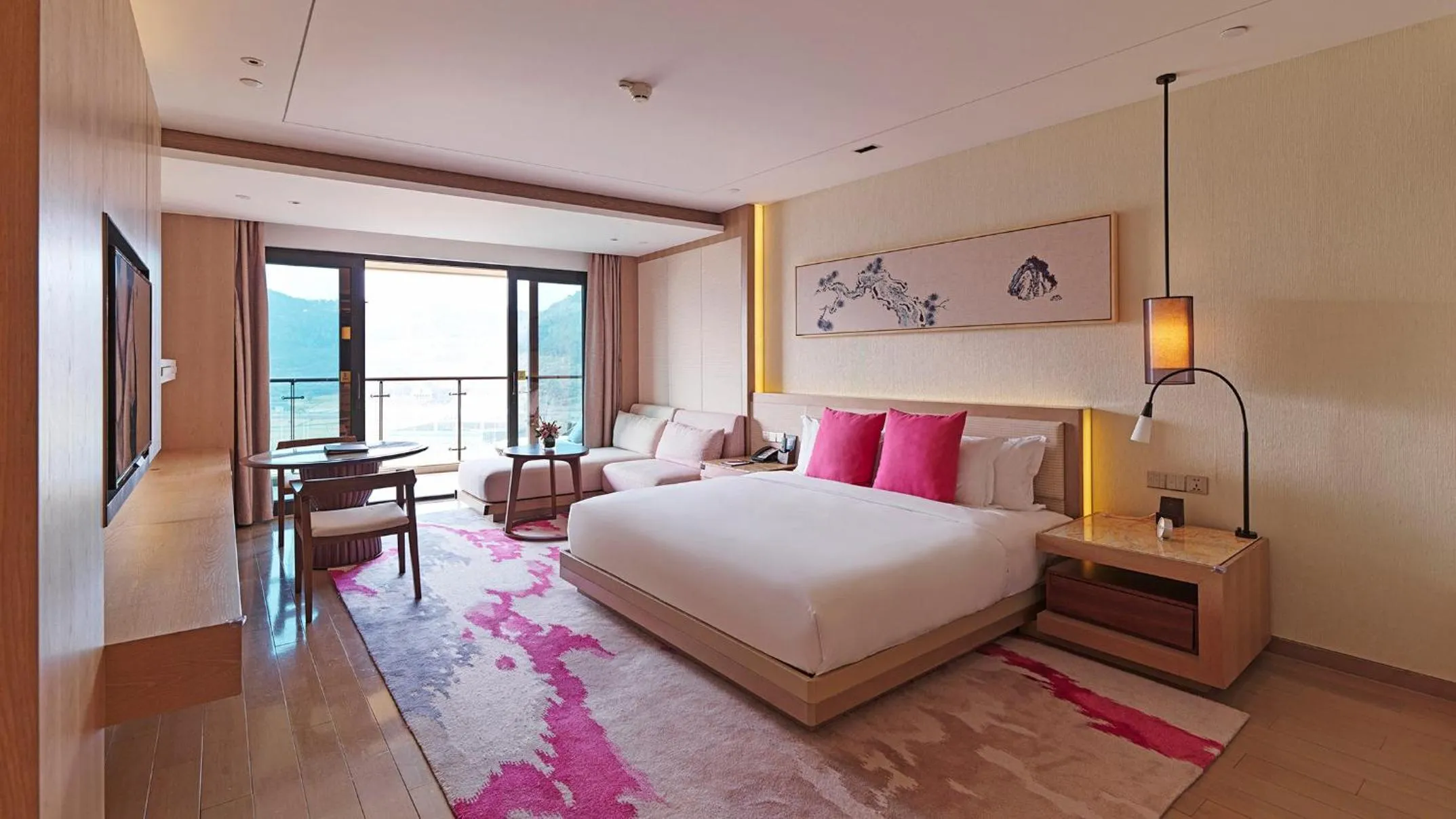 Photo of the whole room, Bed in Crowne Plaza Ningbo Xiangshan Sea View by IHG