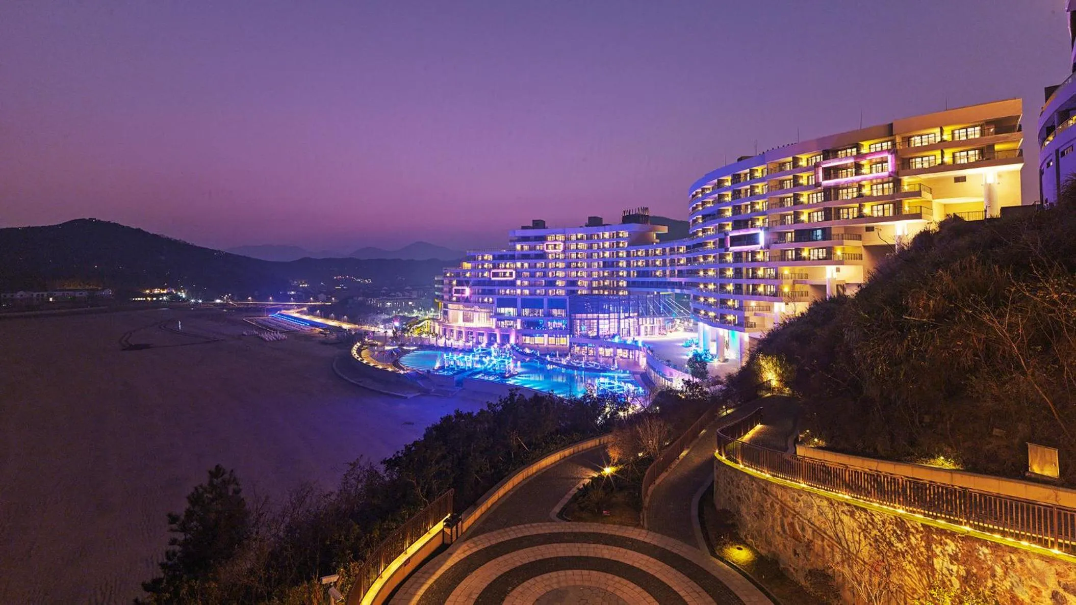 Property building in Crowne Plaza Ningbo Xiangshan Sea View by IHG