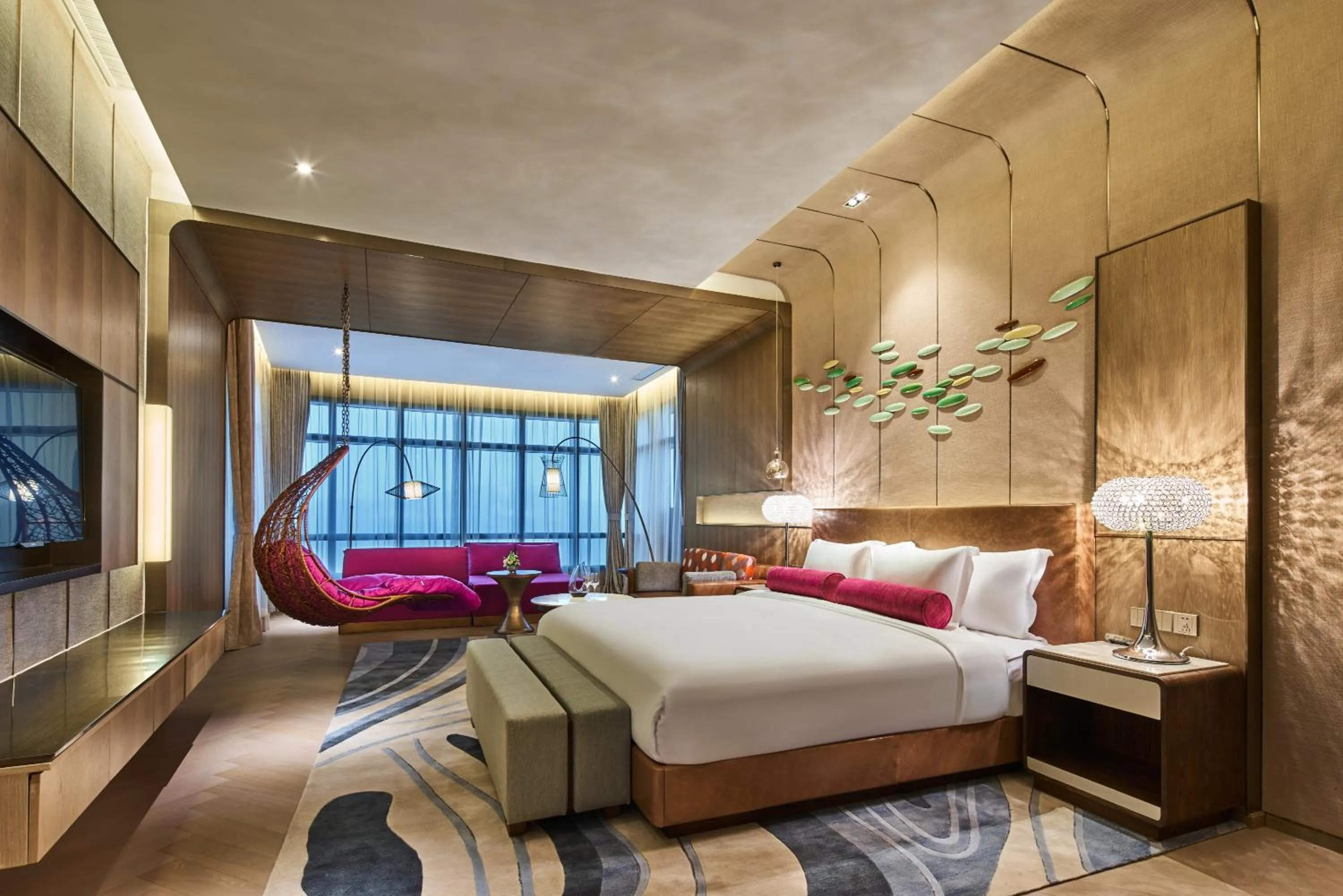 Bed in Crowne Plaza Ningbo Xiangshan Sea View by IHG