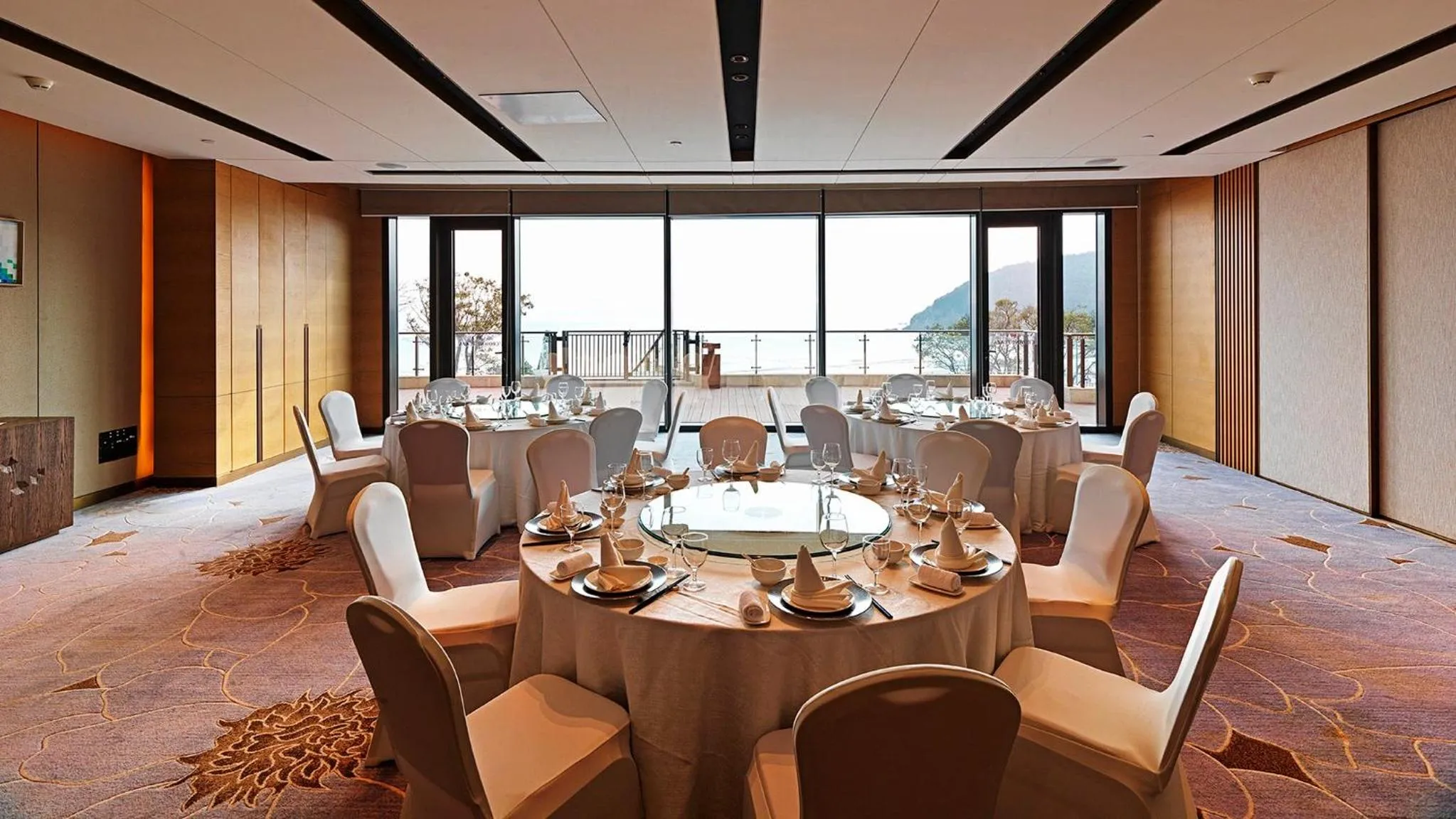 Meeting/conference room in Crowne Plaza Ningbo Xiangshan Sea View by IHG