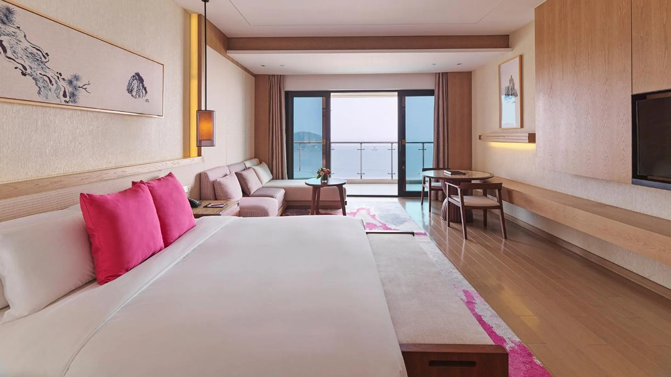 Photo of the whole room, Bed in Crowne Plaza Ningbo Xiangshan Sea View by IHG