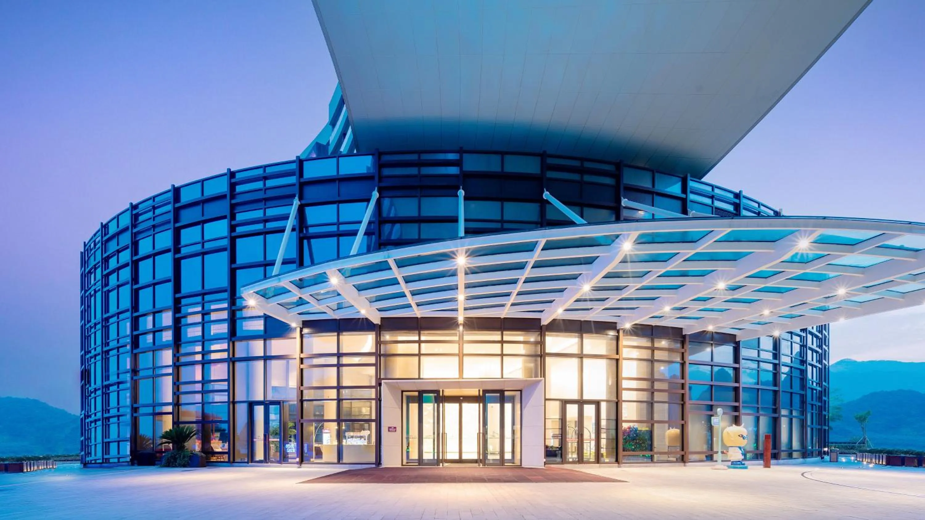 Property building in Crowne Plaza Ningbo Xiangshan Sea View by IHG