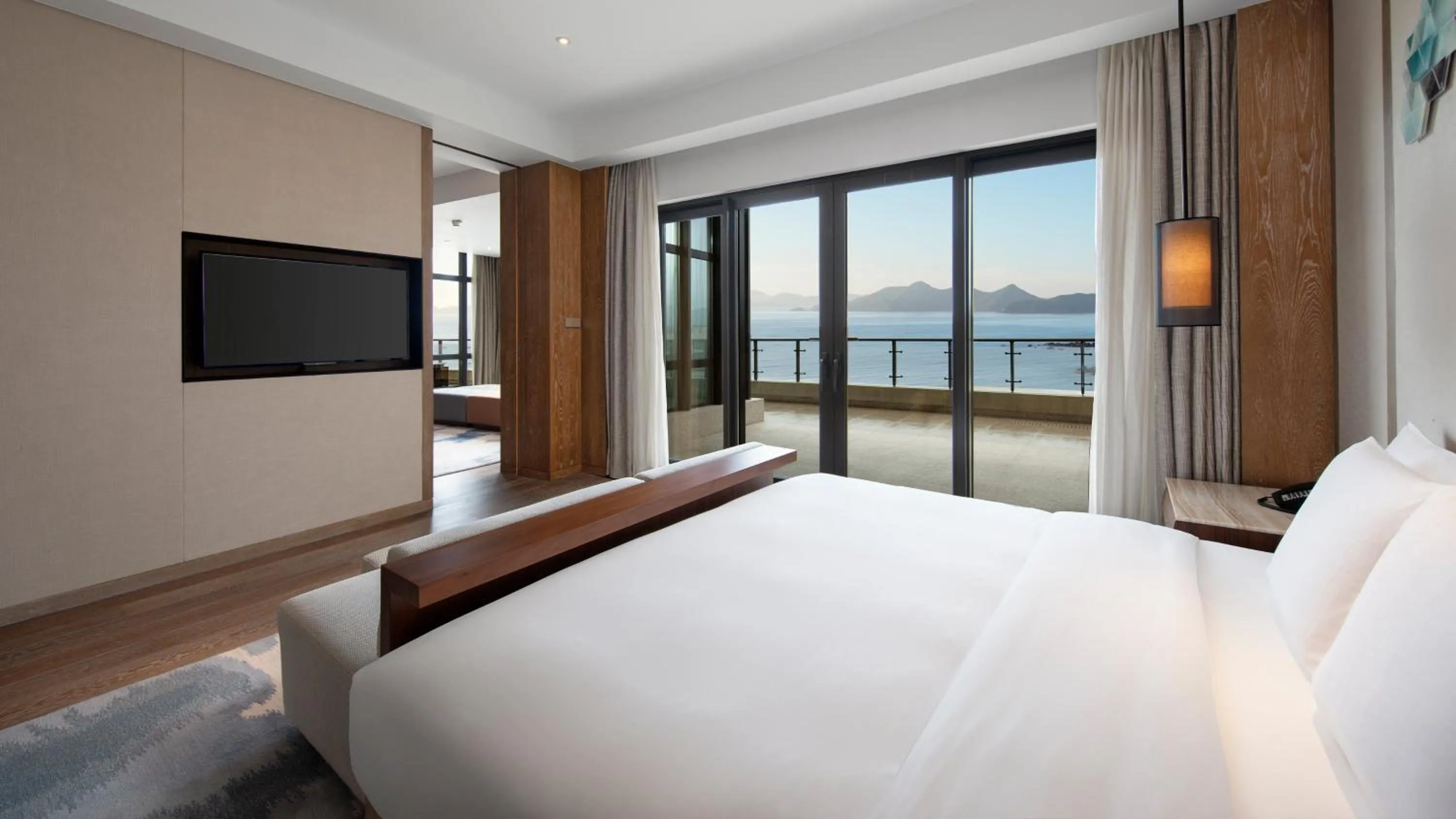 Photo of the whole room, Bed in Crowne Plaza Ningbo Xiangshan Sea View by IHG