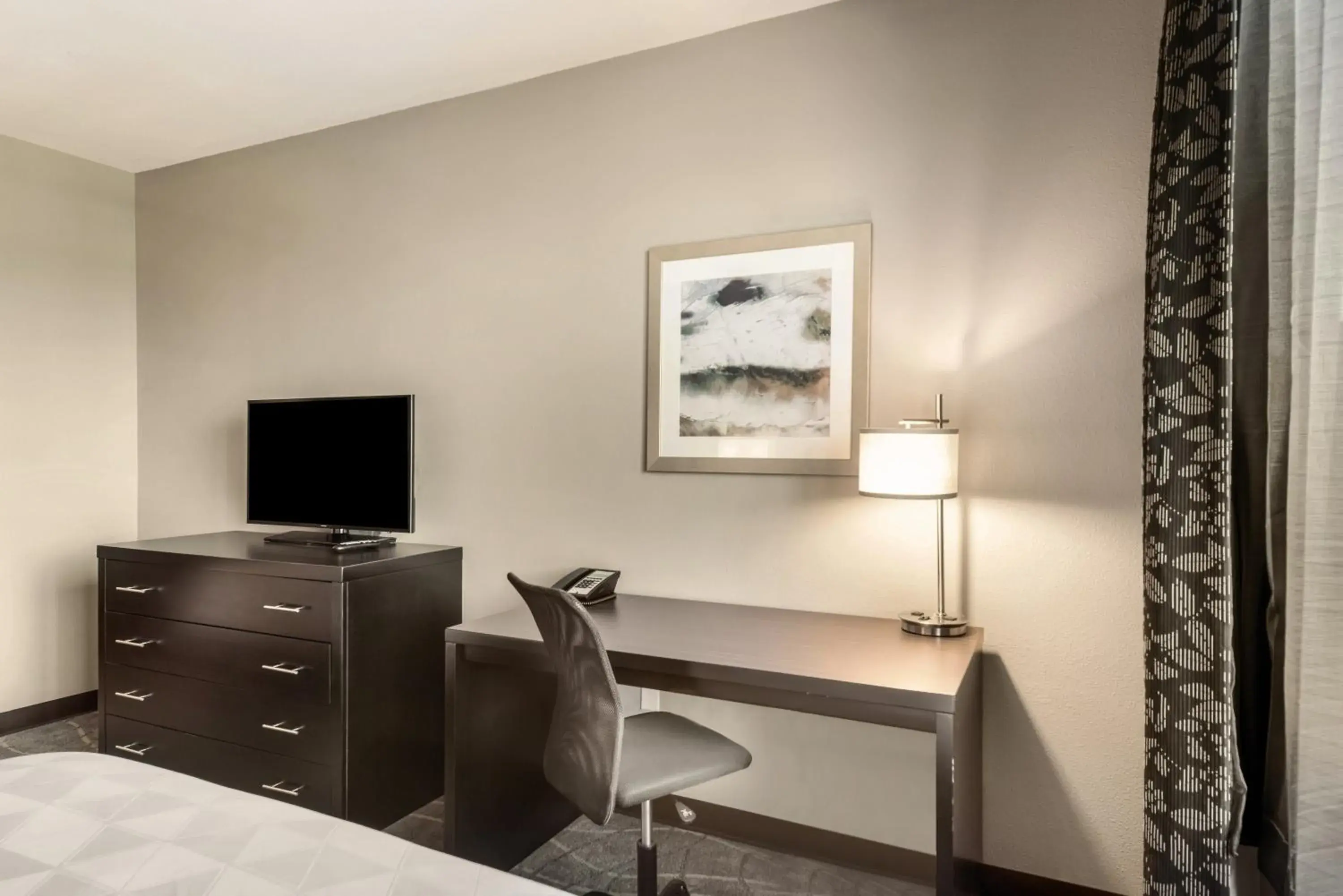 Deluxe Queen Suite - Disability Access/Non-Smoking in Holiday Inn & Suites Silicon Valley - Milpitas by IHG Deluxe Queen Suite - Disability Access/Non-Smoking in Holiday Inn & Suites Silicon Valley - Milpitas by IHG