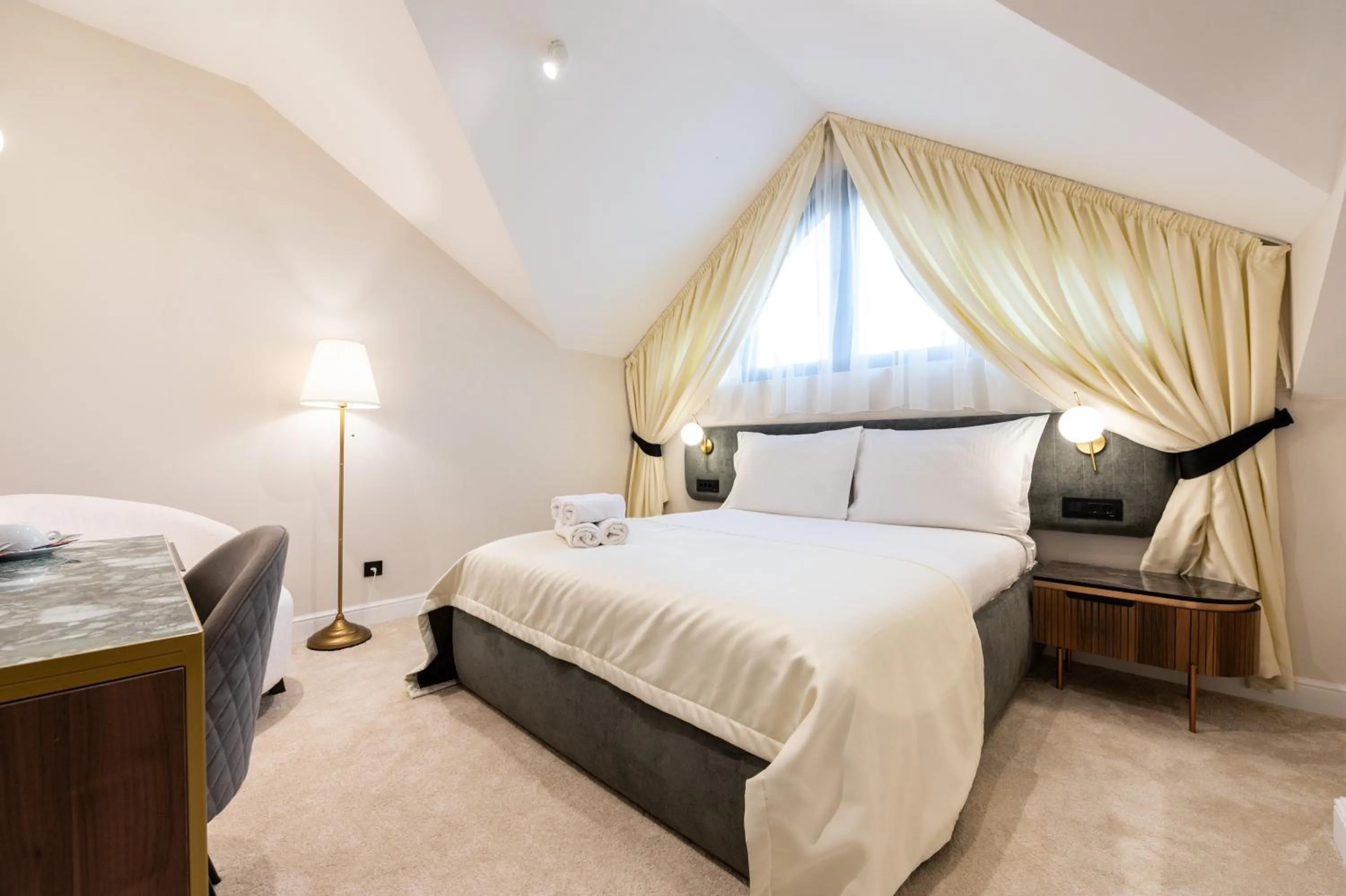 Bed in Hotel Bohemian Garni - Skadarlija