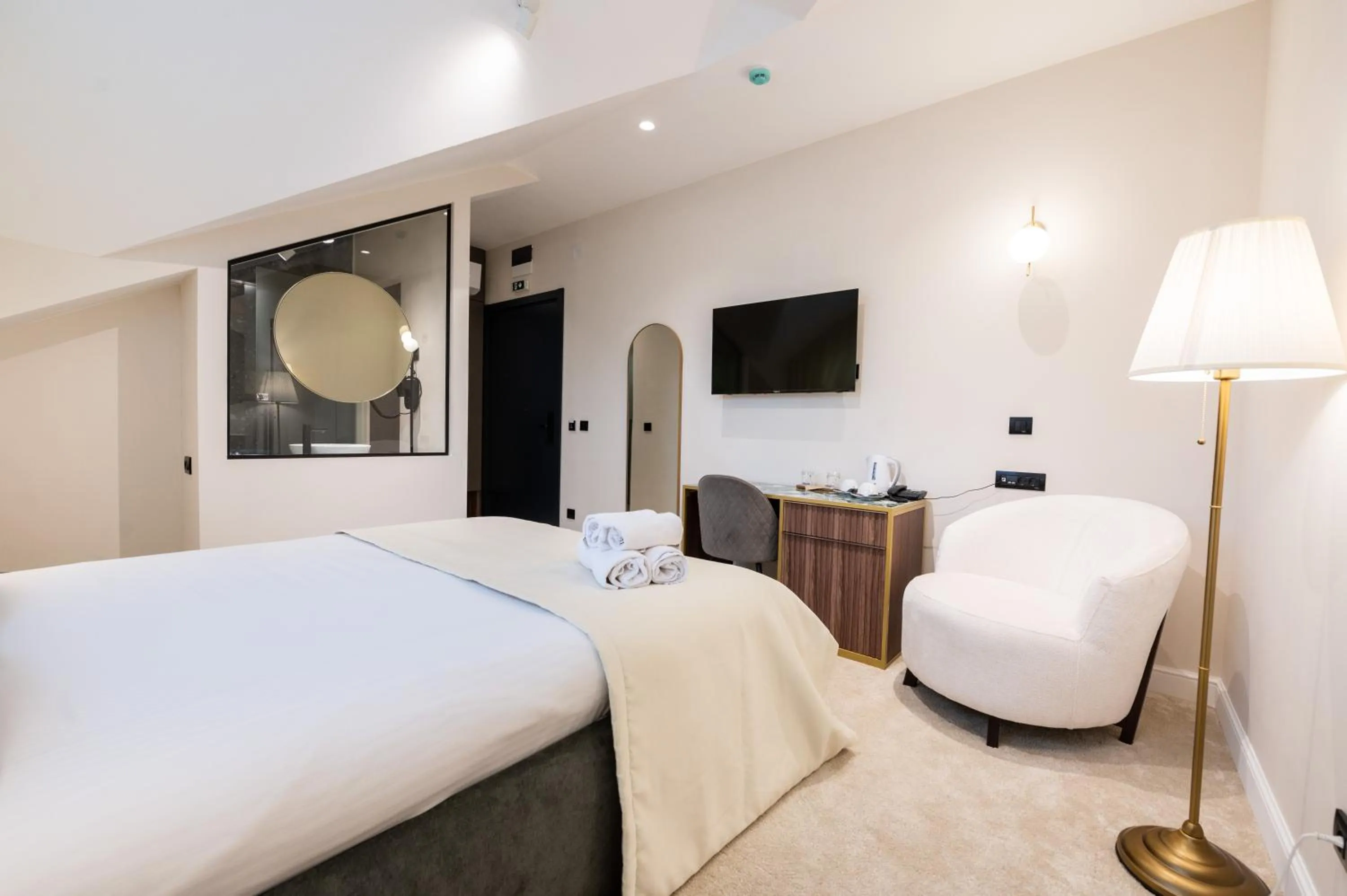 Bedroom, Bed in Hotel Bohemian Garni - Skadarlija