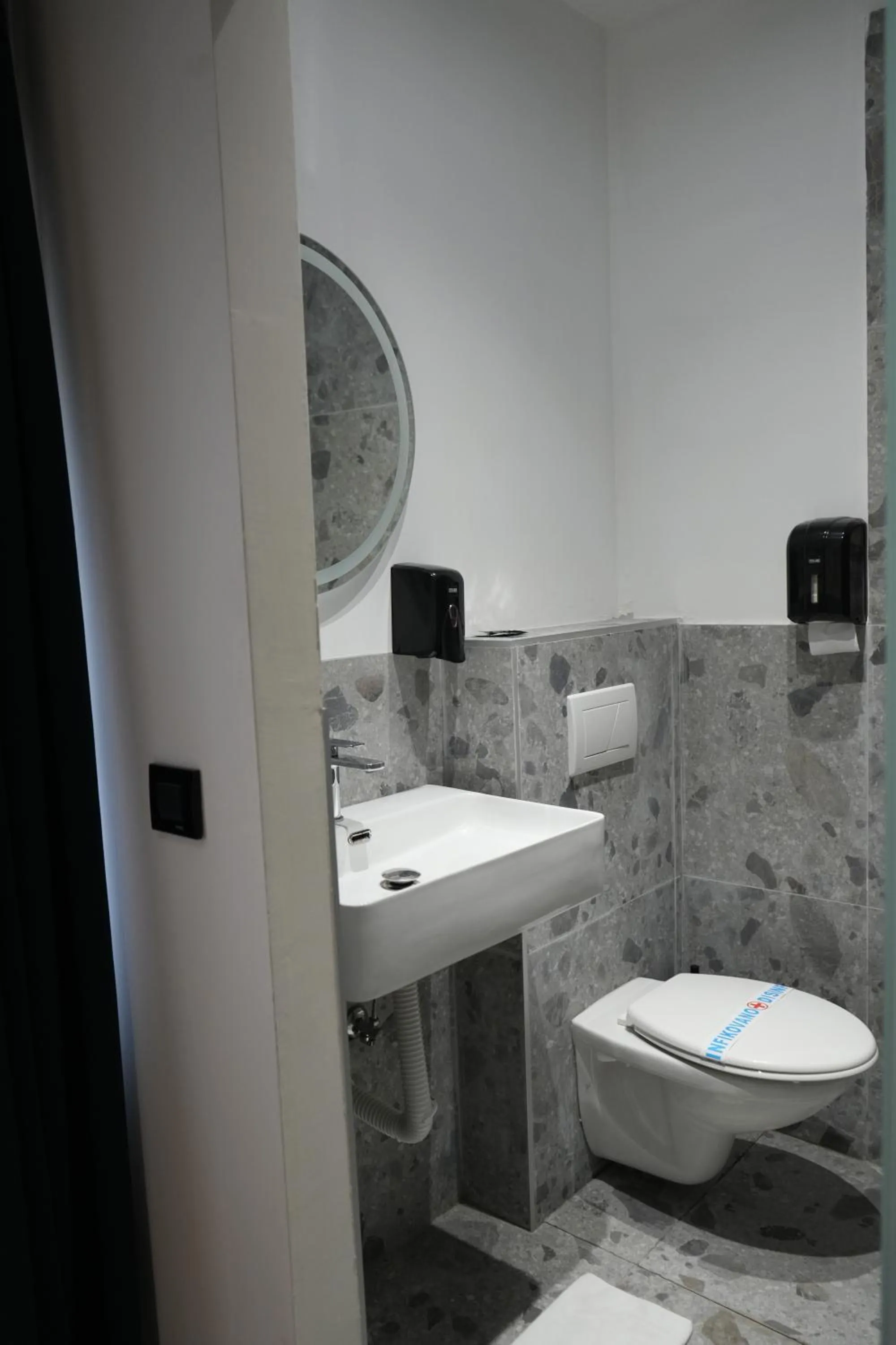 Toilet in Hotel Bohemian Garni - Skadarlija