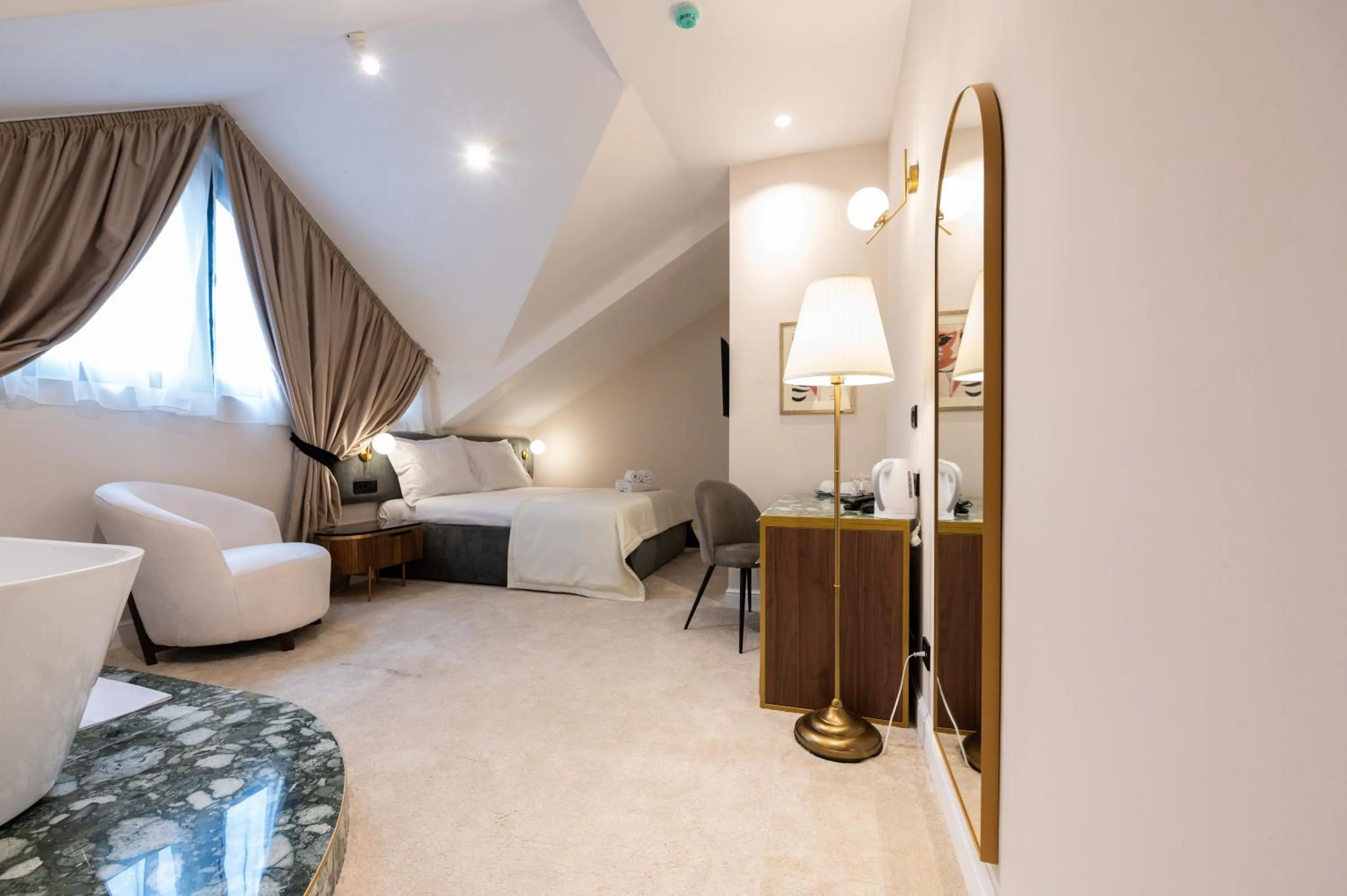 Bed in Hotel Bohemian Garni - Skadarlija