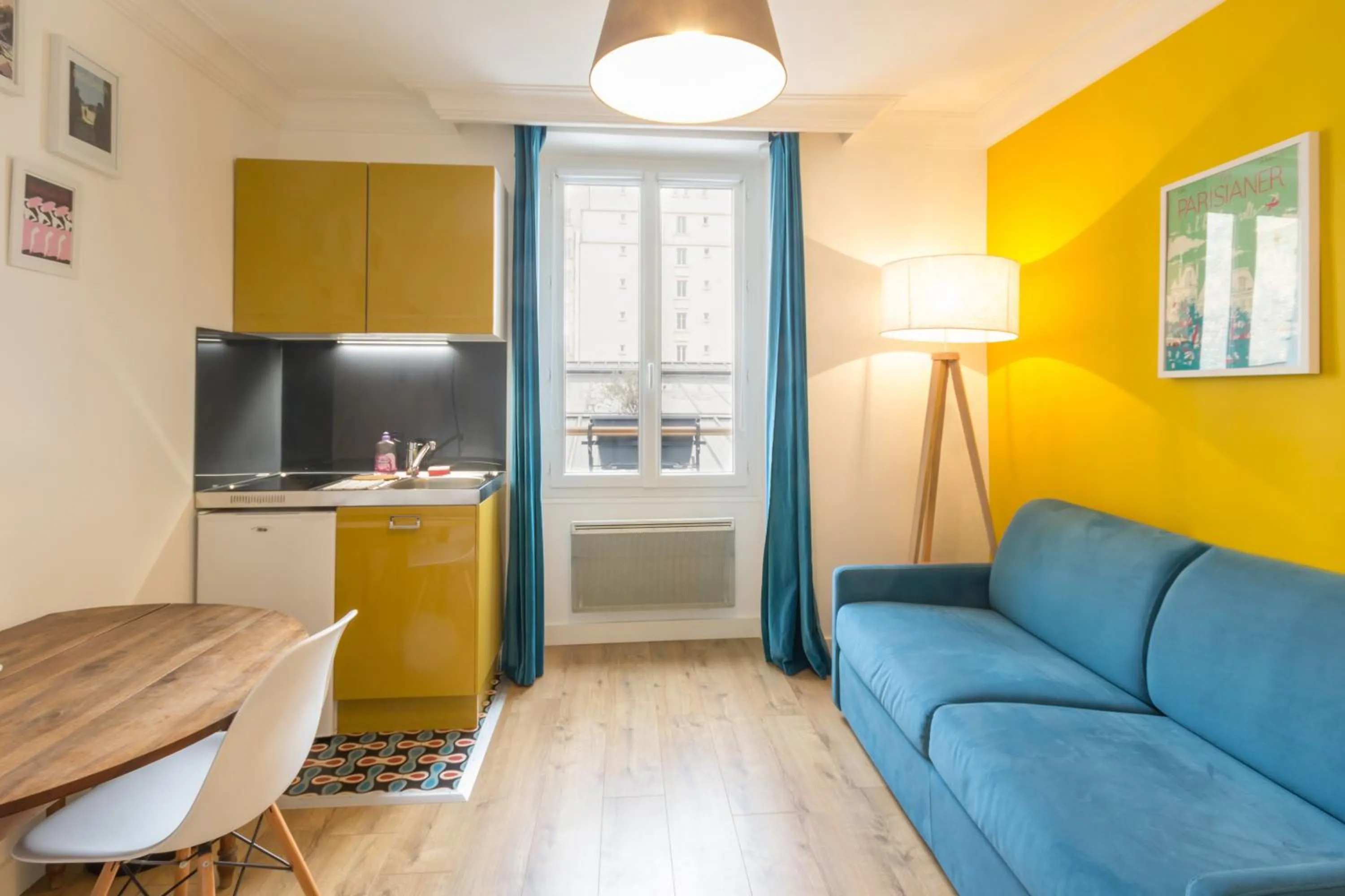 Living room in Les Toits de Paris