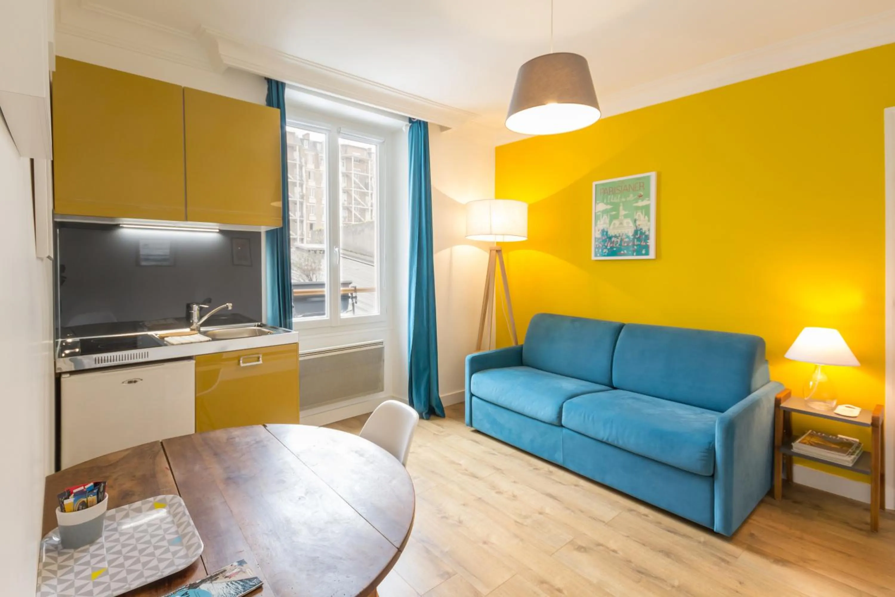 Day in Les Toits de Paris