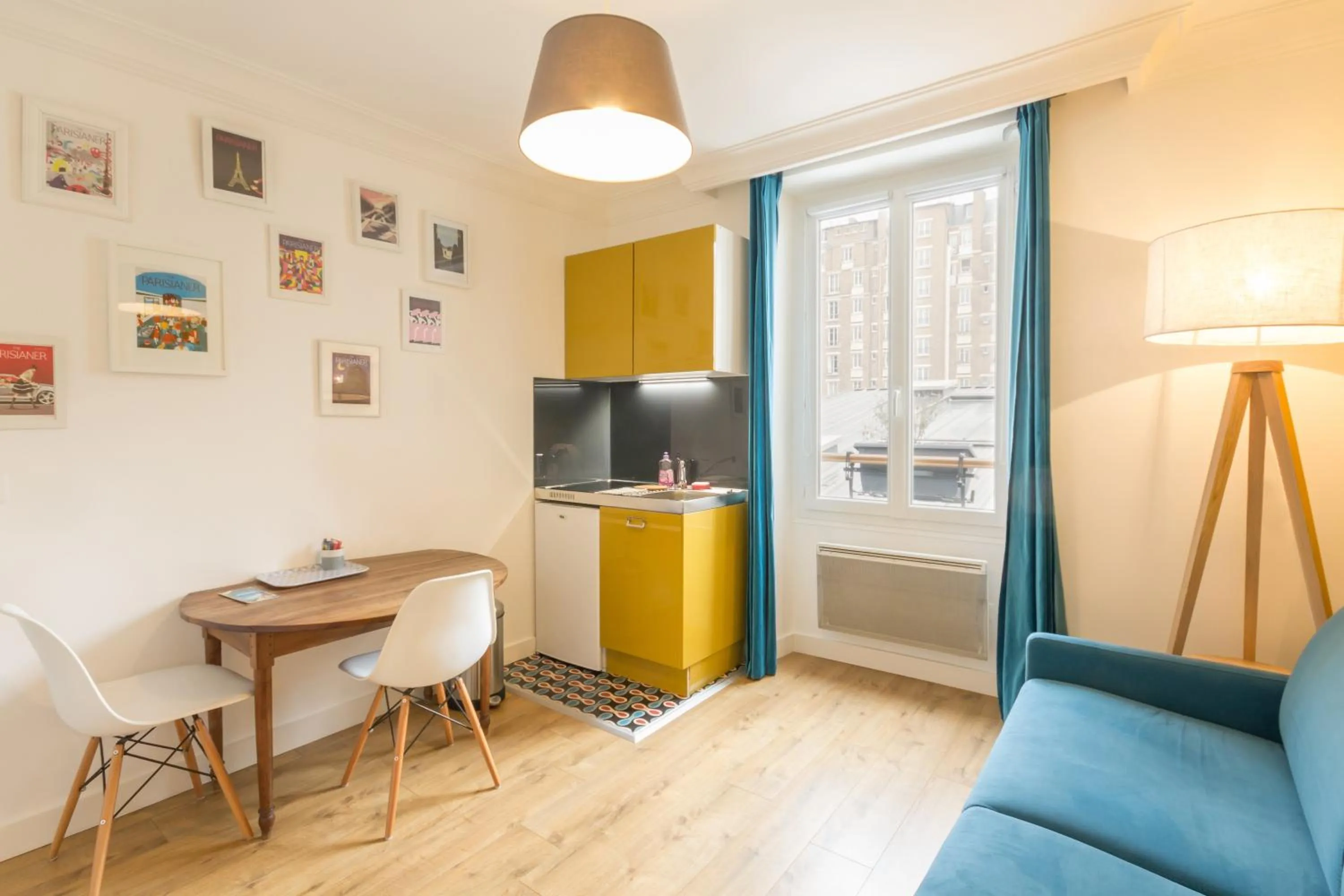 Day in Les Toits de Paris