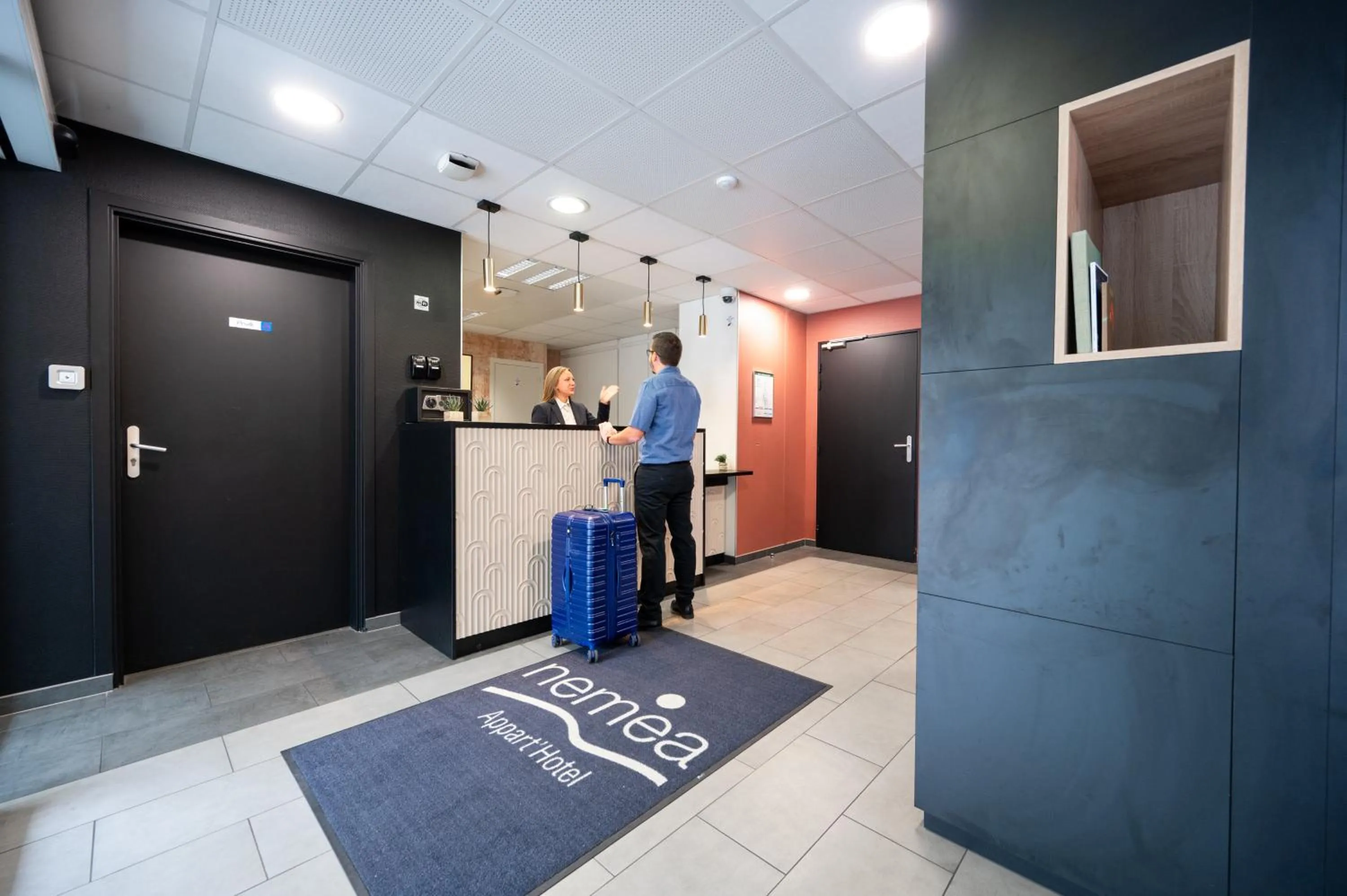 Lobby or reception in Nemea Appart Hotel Quai Victor Tours Centre