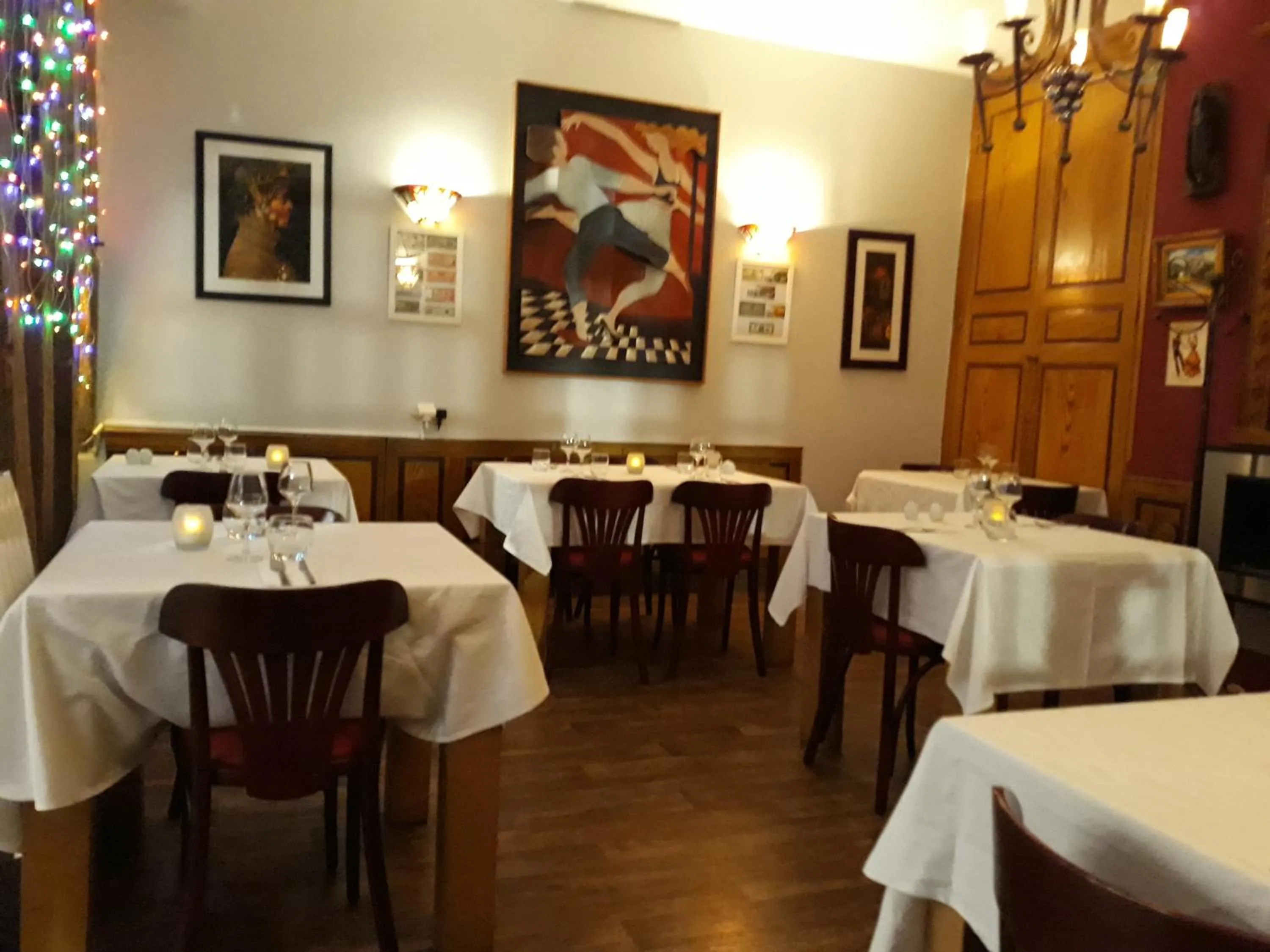 Restaurant/places to eat in Victorian Lodge