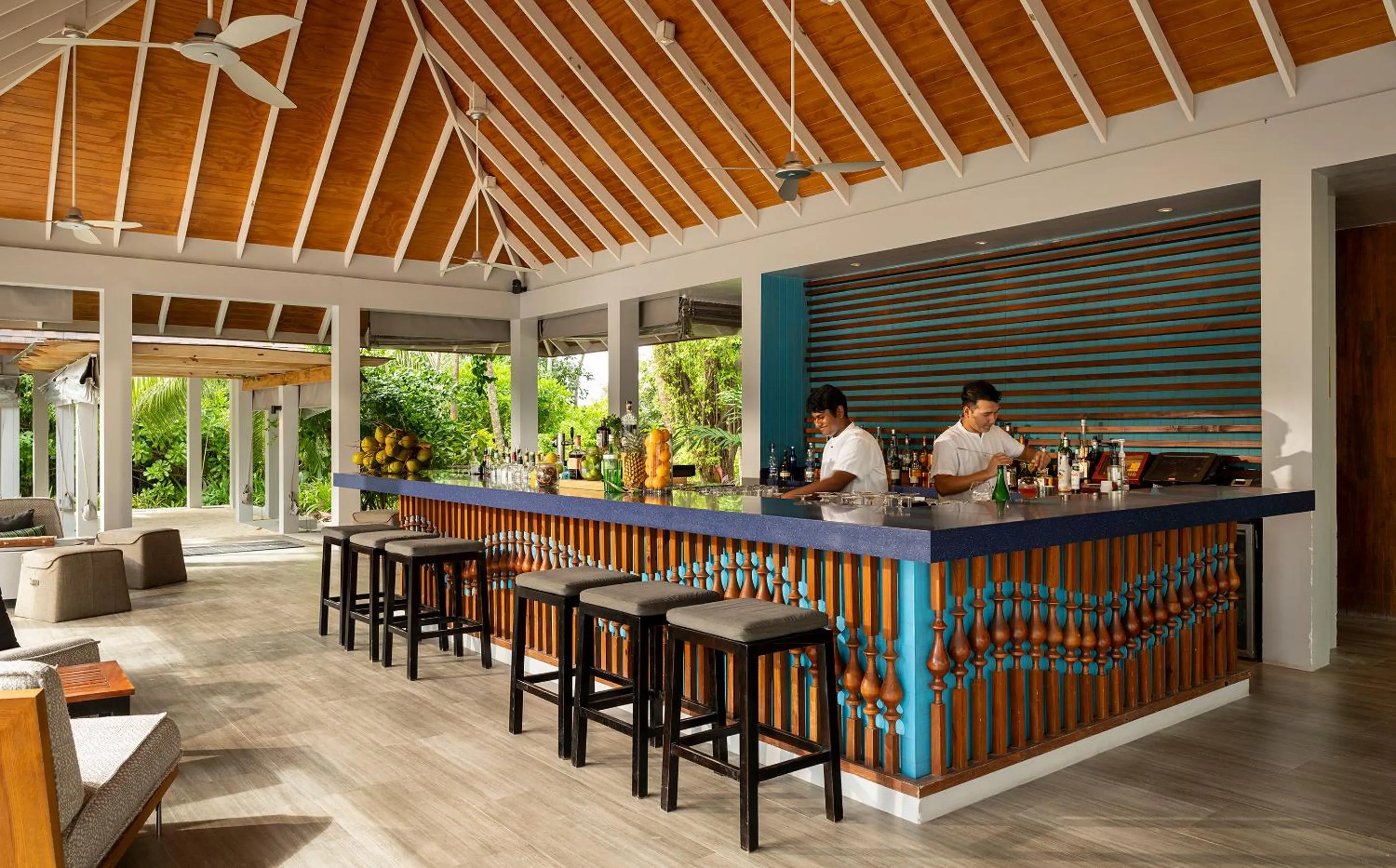 Lounge or bar in Niva Dhigali Maldives - A Premium All-Inclusive Resort