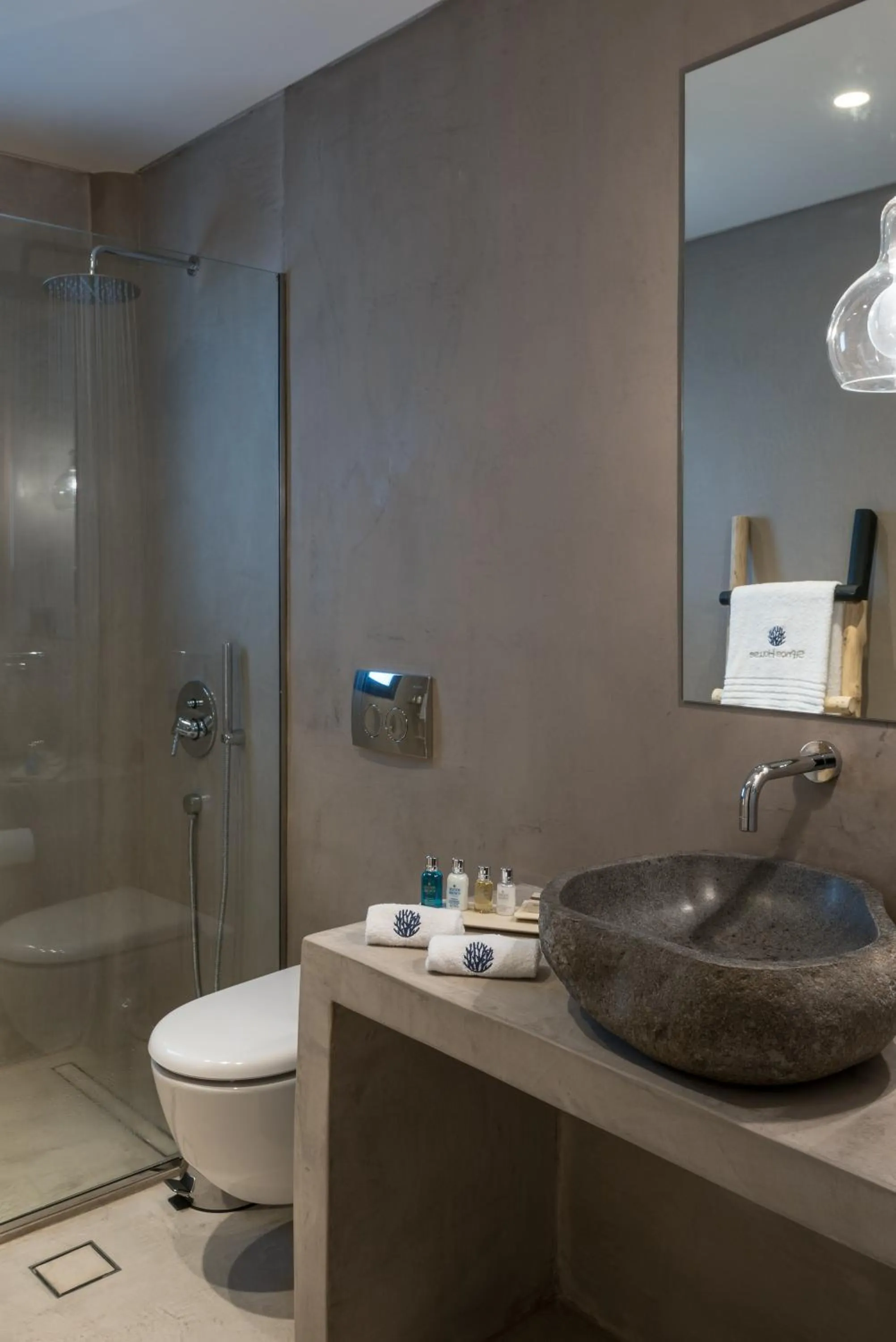 Shower in Sifnos House - Rooms and SPA