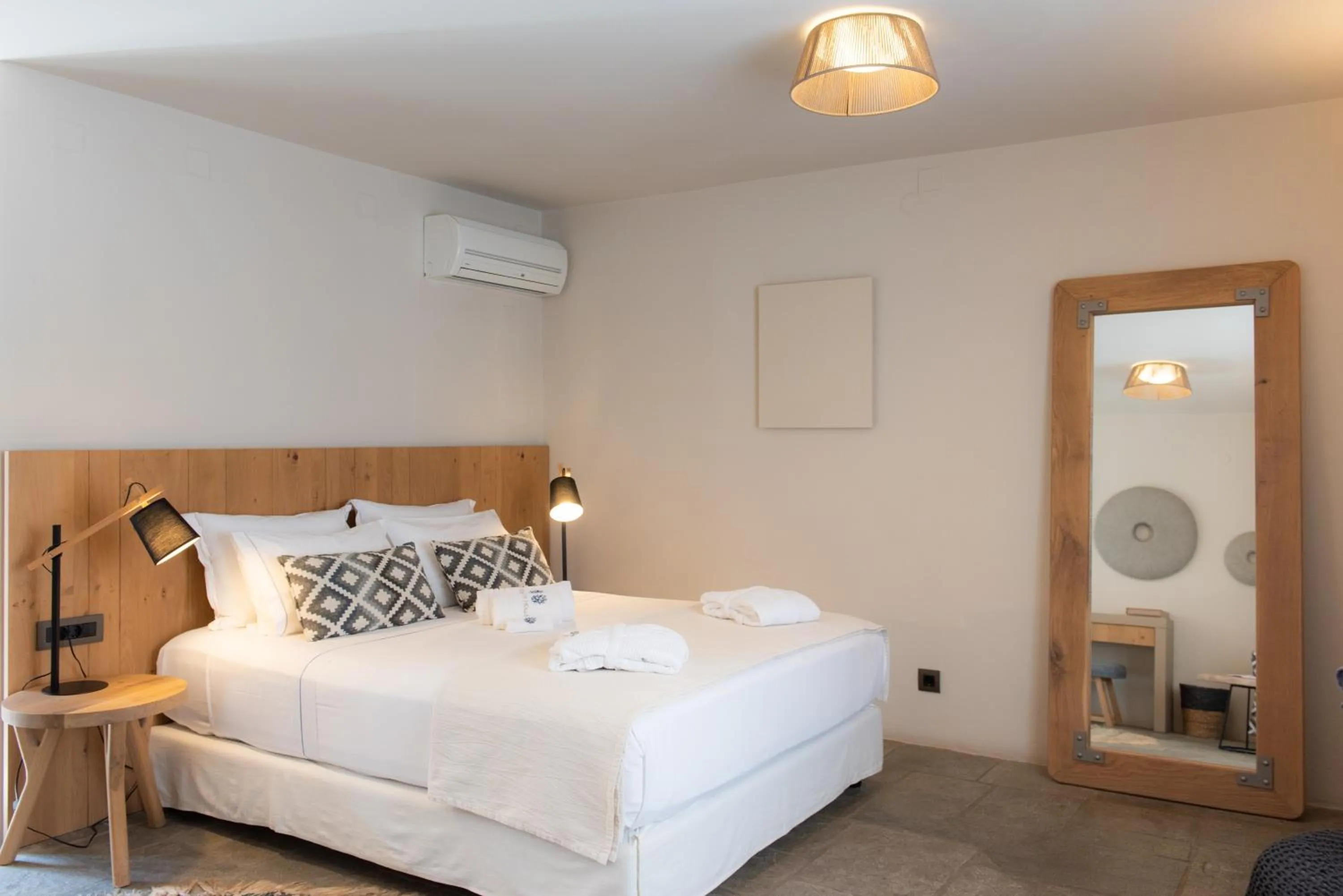 Bed in Sifnos House - Rooms and SPA