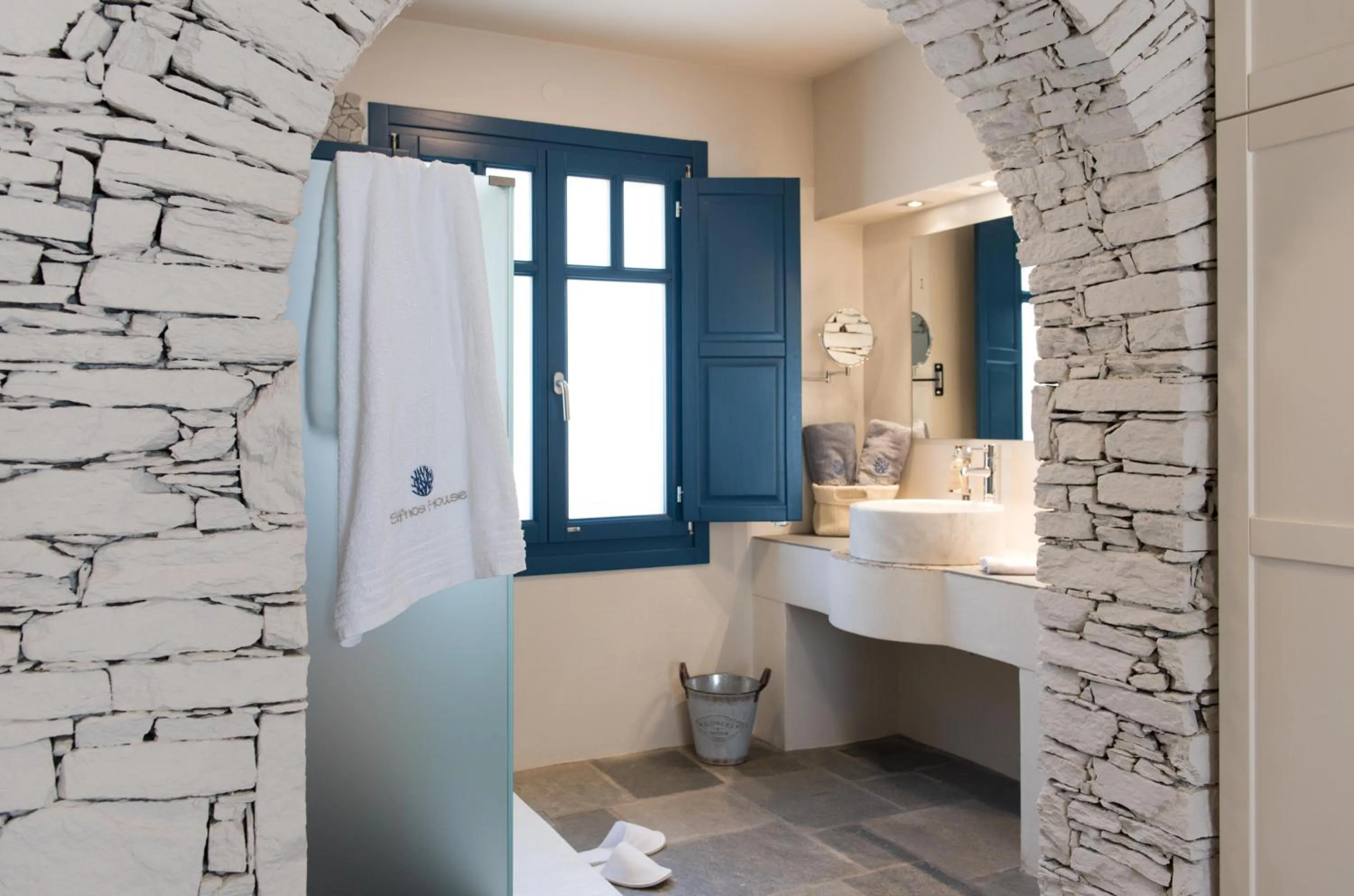 Shower in Sifnos House - Rooms and SPA