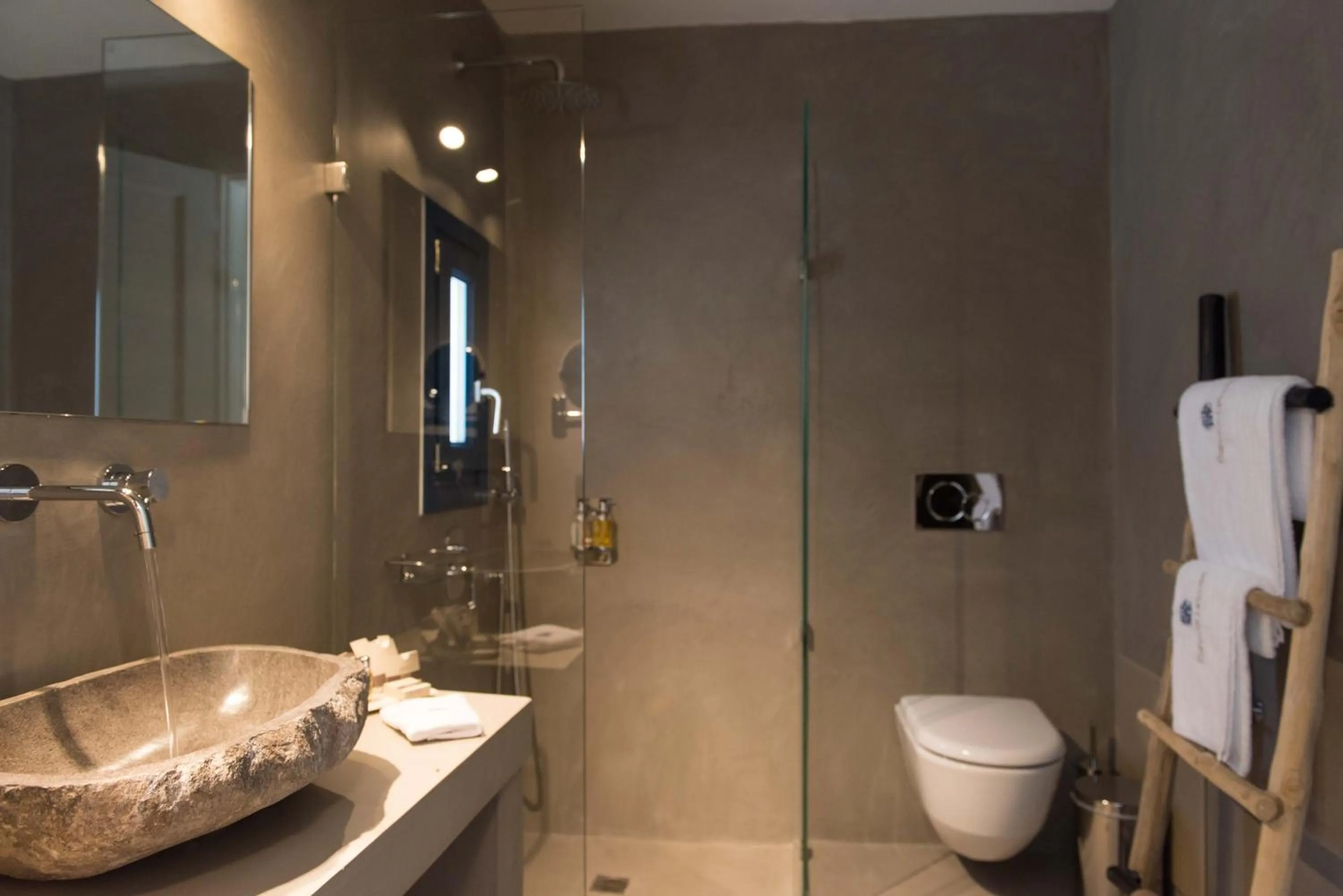 Shower in Sifnos House - Rooms and SPA