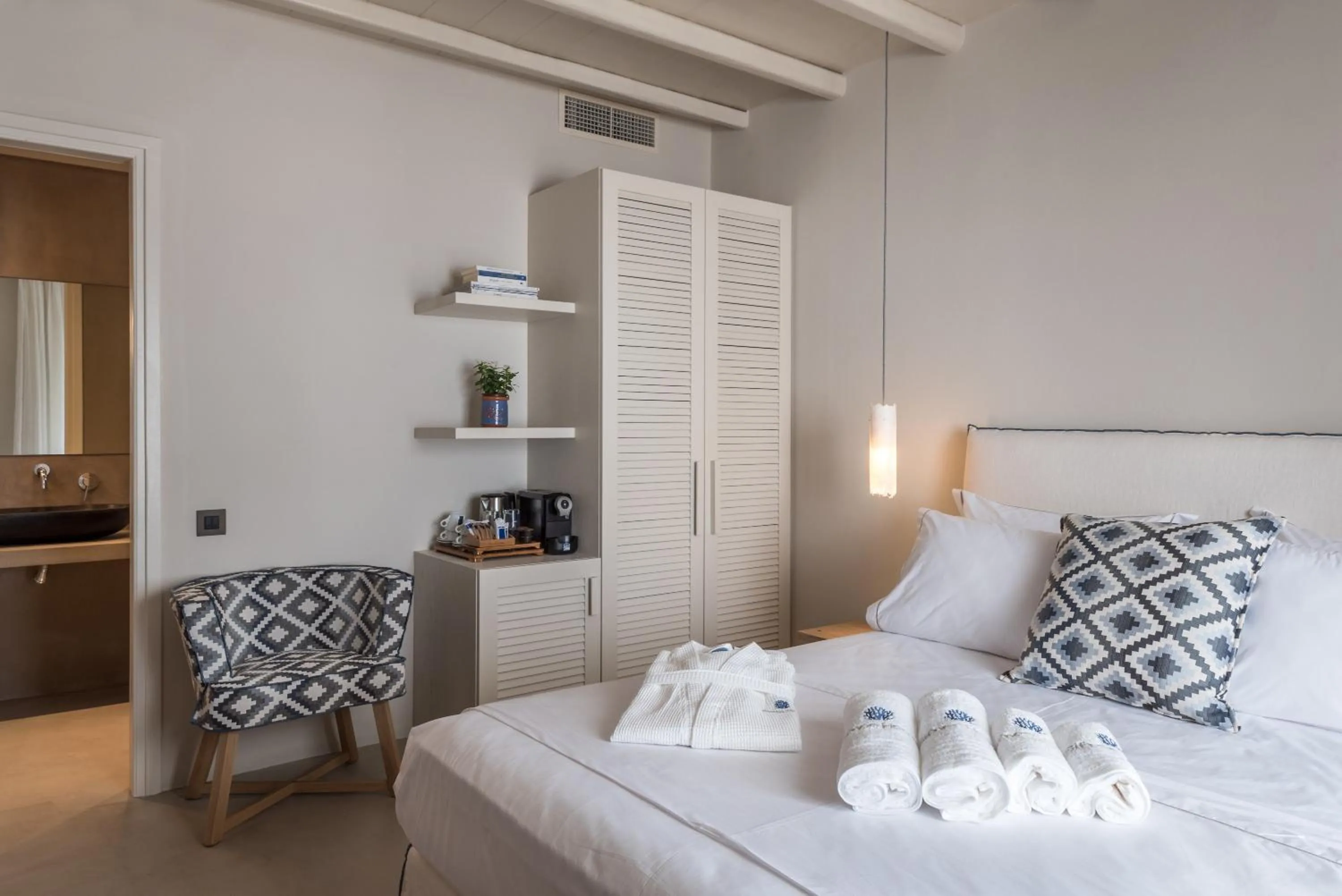 Bed in Sifnos House - Rooms and SPA