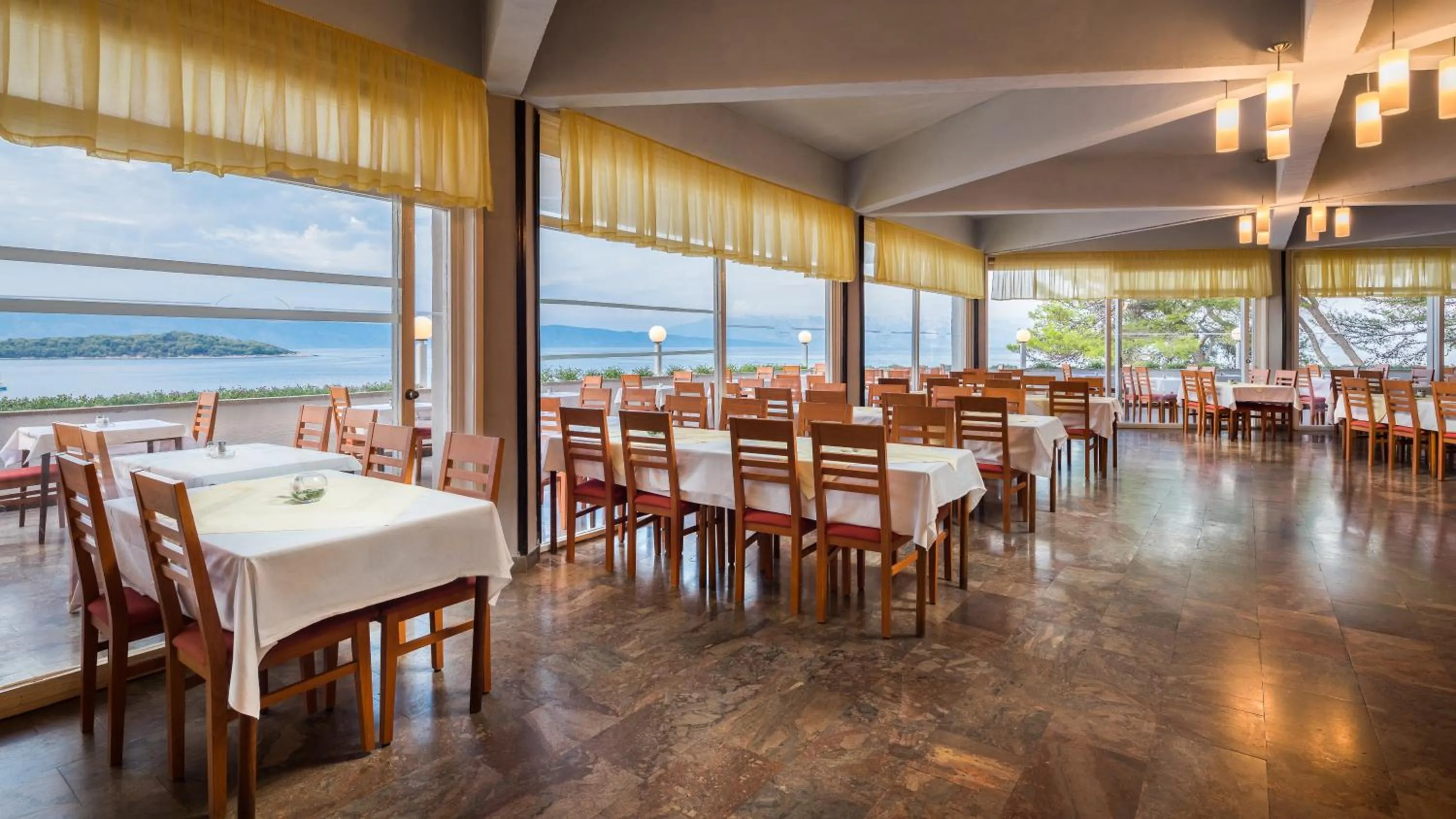 Restaurant/places to eat in Fontana Resort