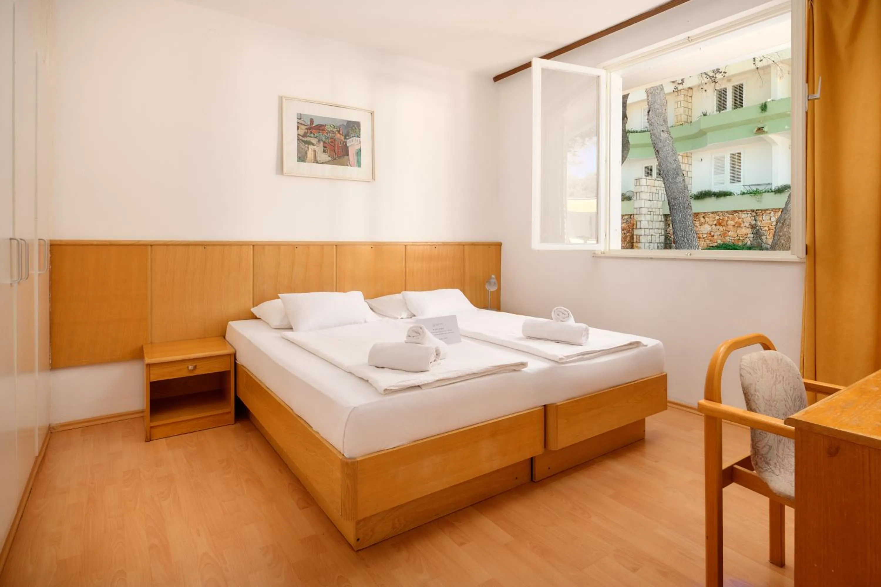 Bedroom, Bed in Fontana Resort