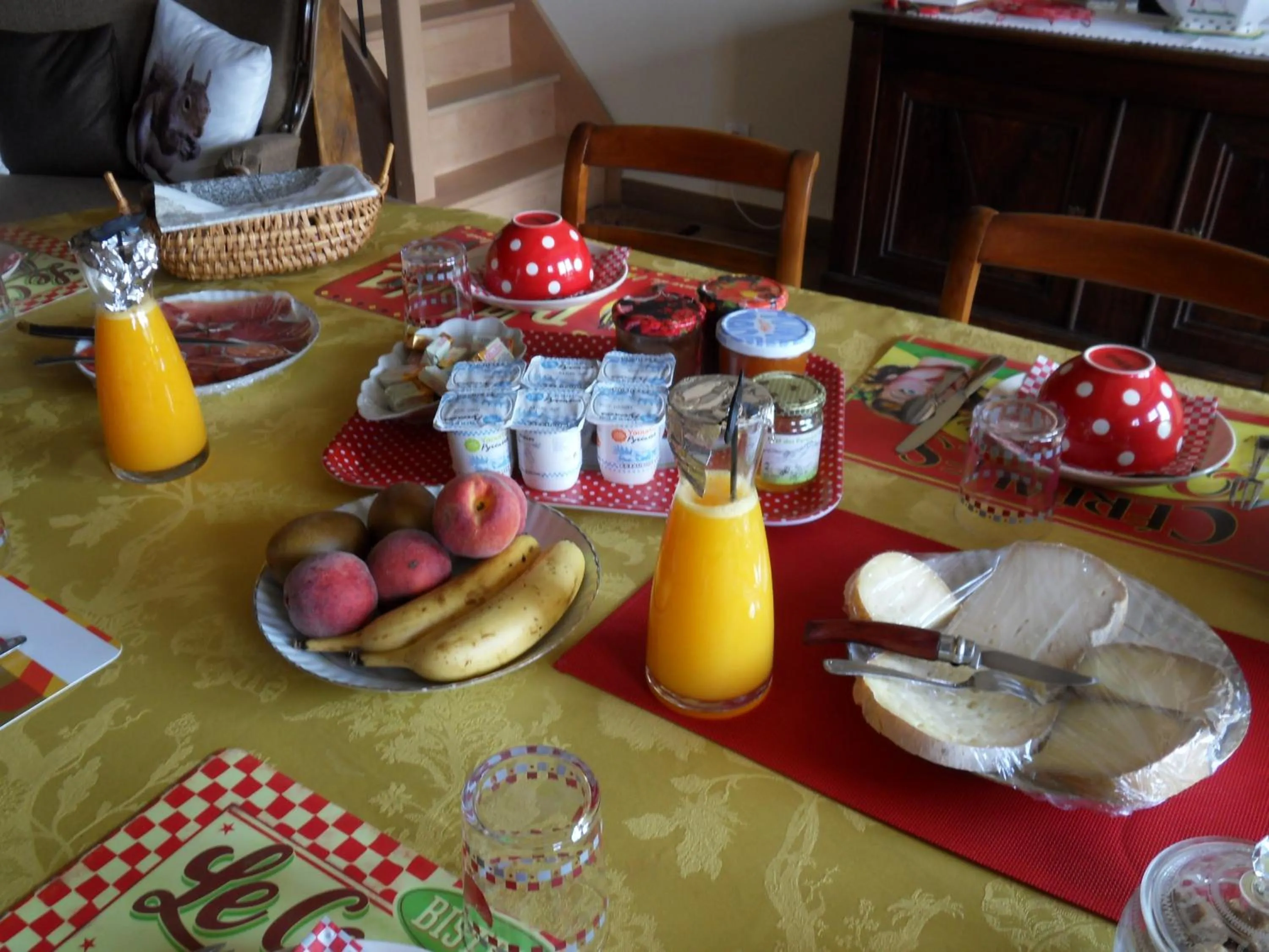 Continental breakfast in chambres et table d'hôtes du Péré