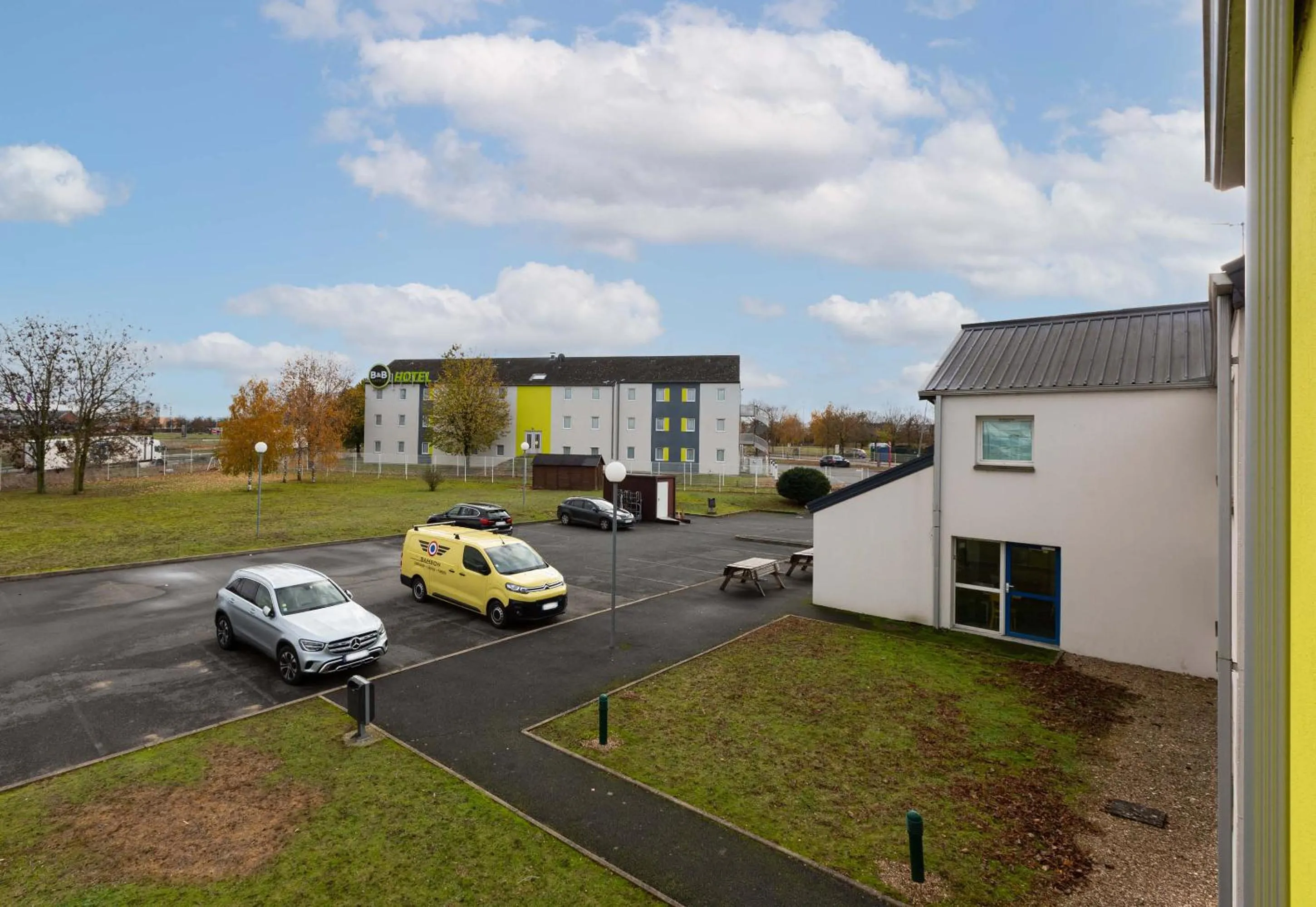 Property building in B&B HOTEL Bourges 2