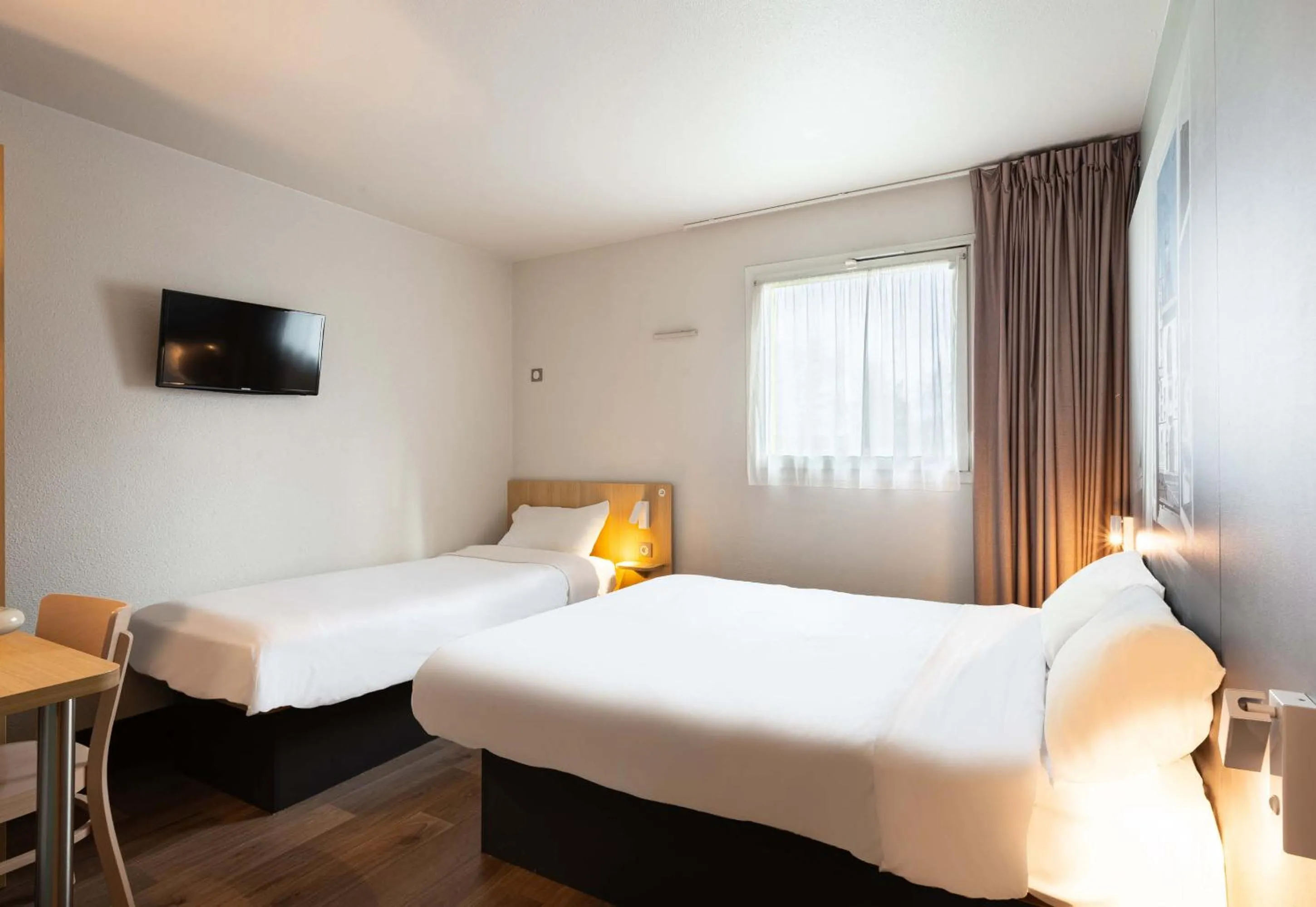 Bedroom, Bed in B&B HOTEL Bourges 2