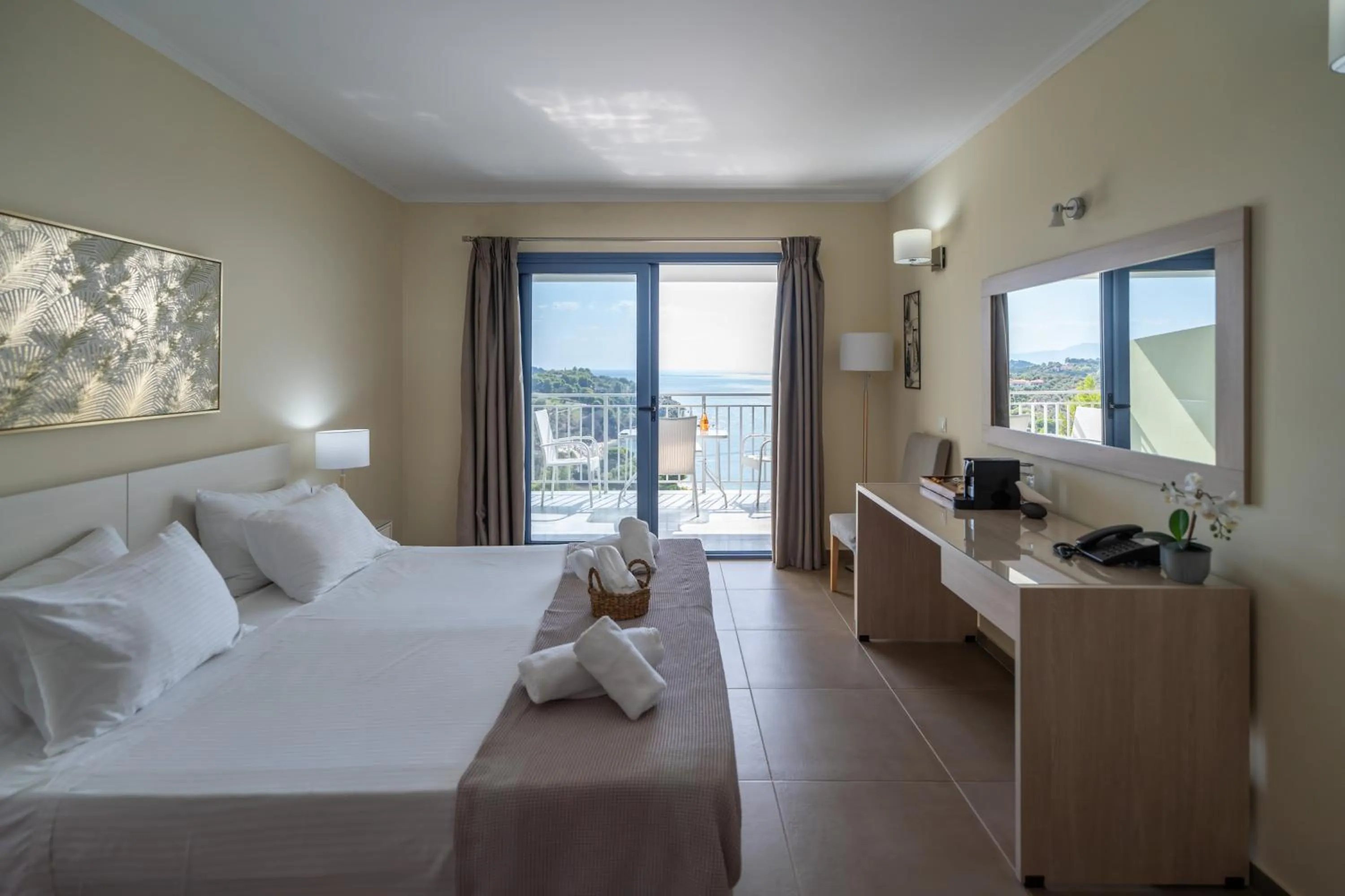 Photo of the whole room, Bed in La Luna Hotel