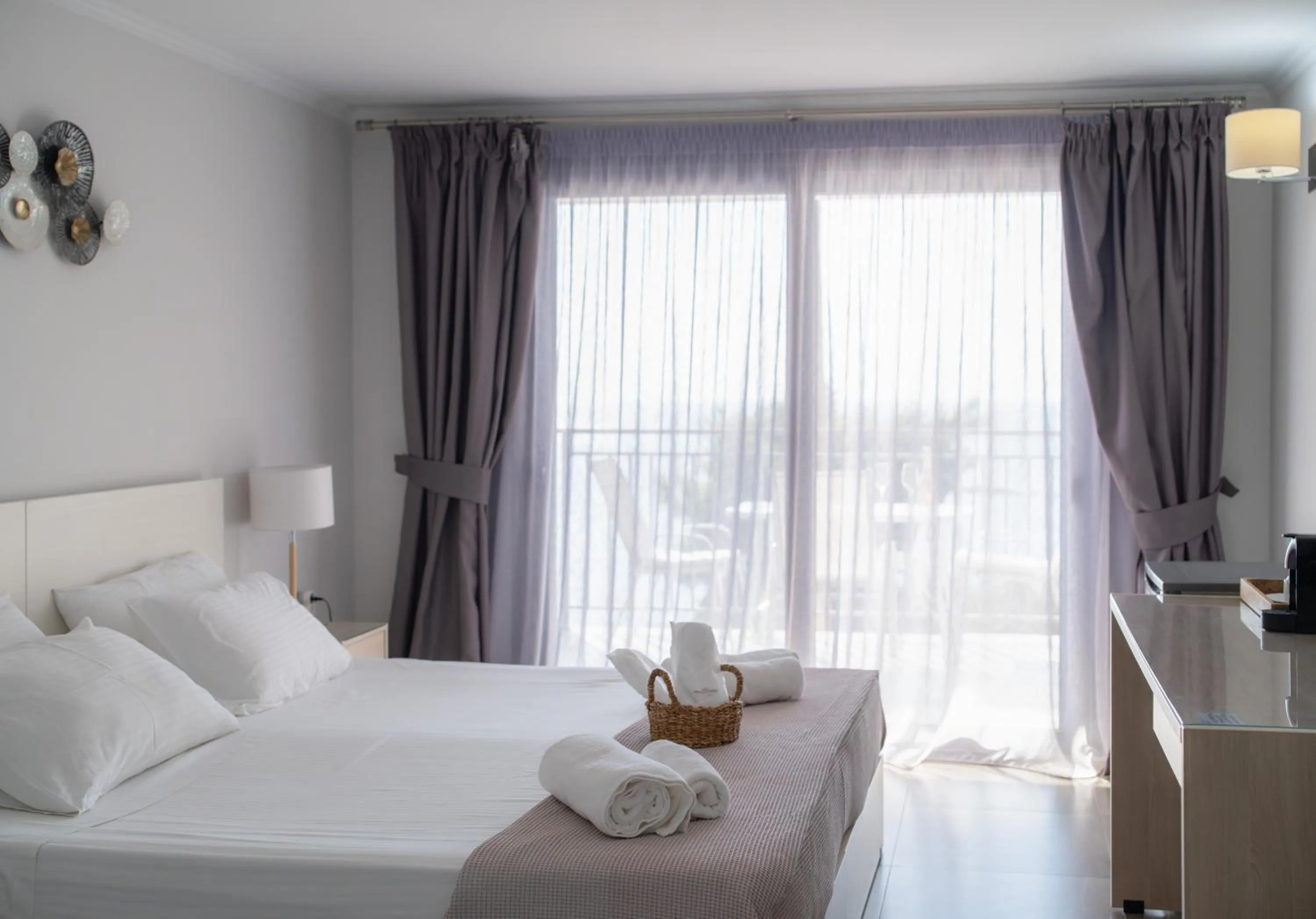 Bedroom, Bed in La Luna Hotel