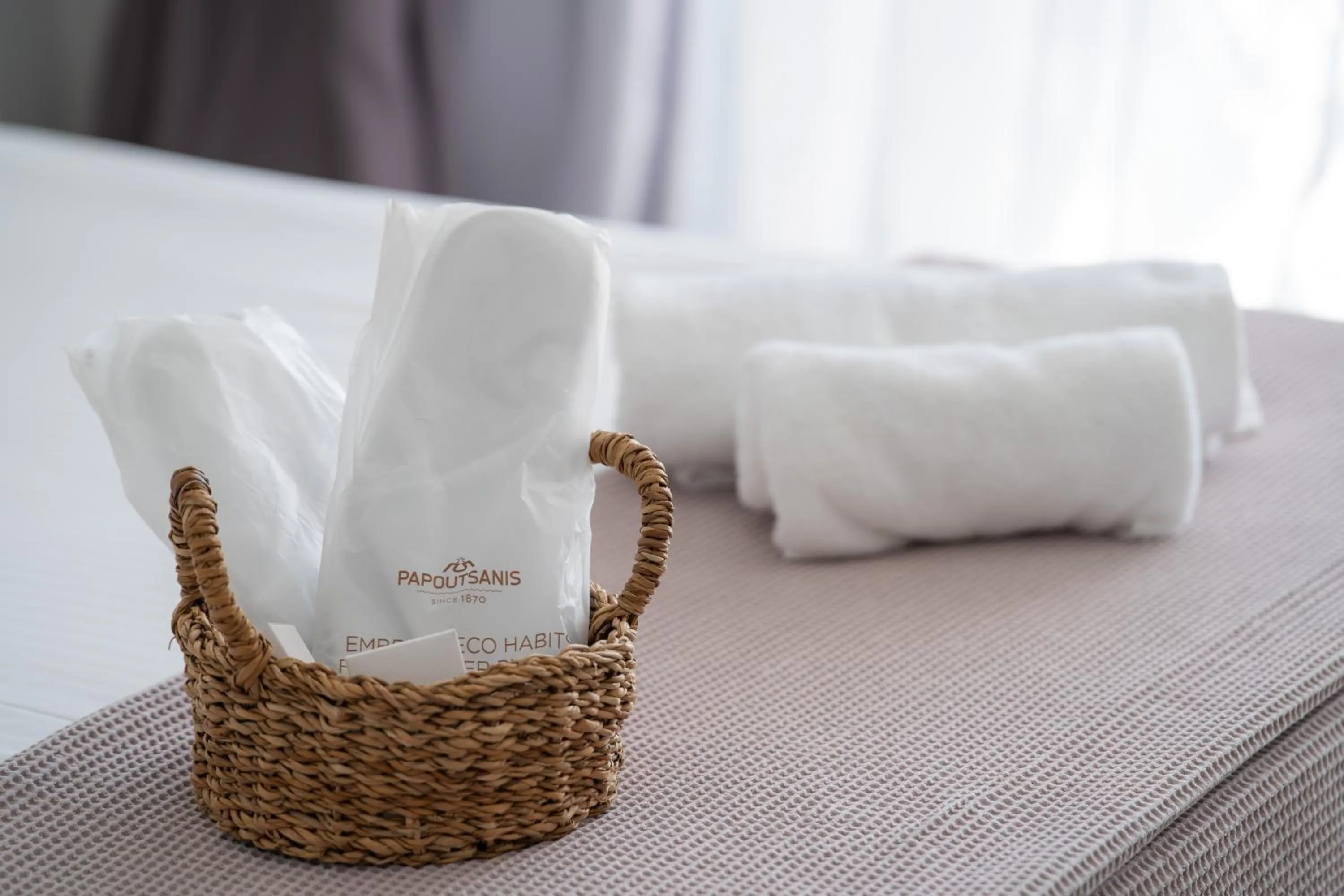 Bedroom, Bed in La Luna Hotel