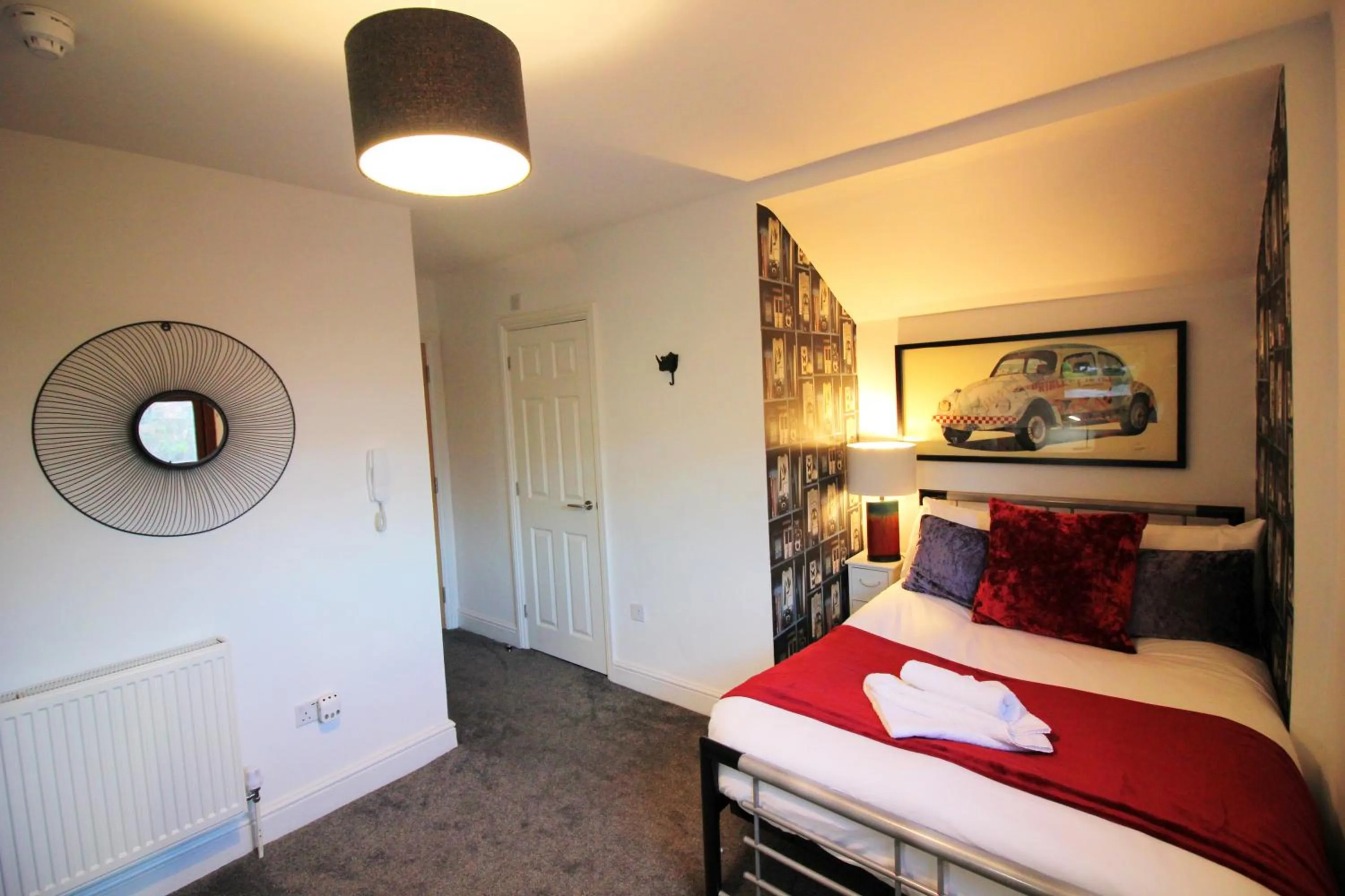 Bed in Cambridge City Rooms by Paymán Club