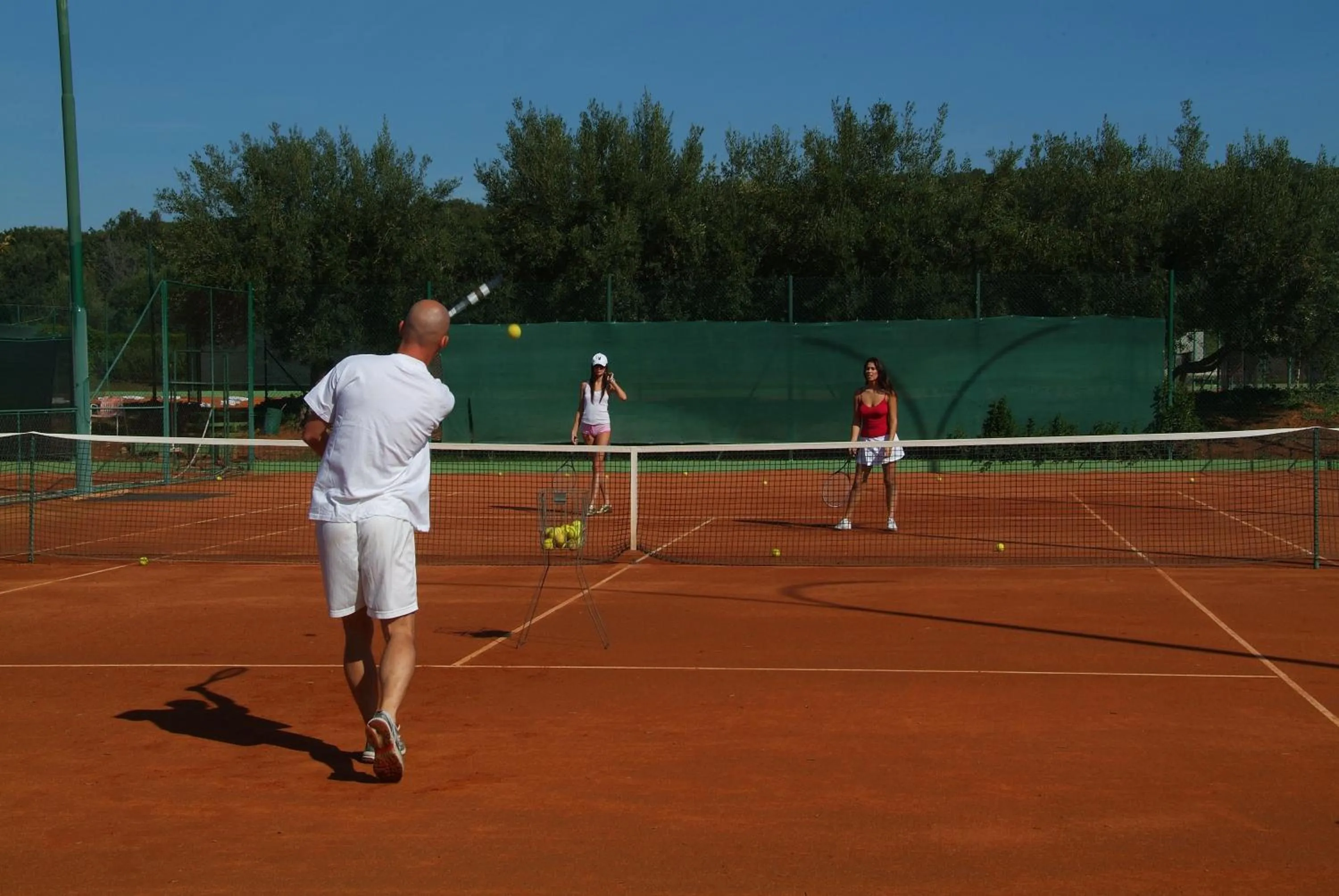 Tennis court in Koversada Rooms