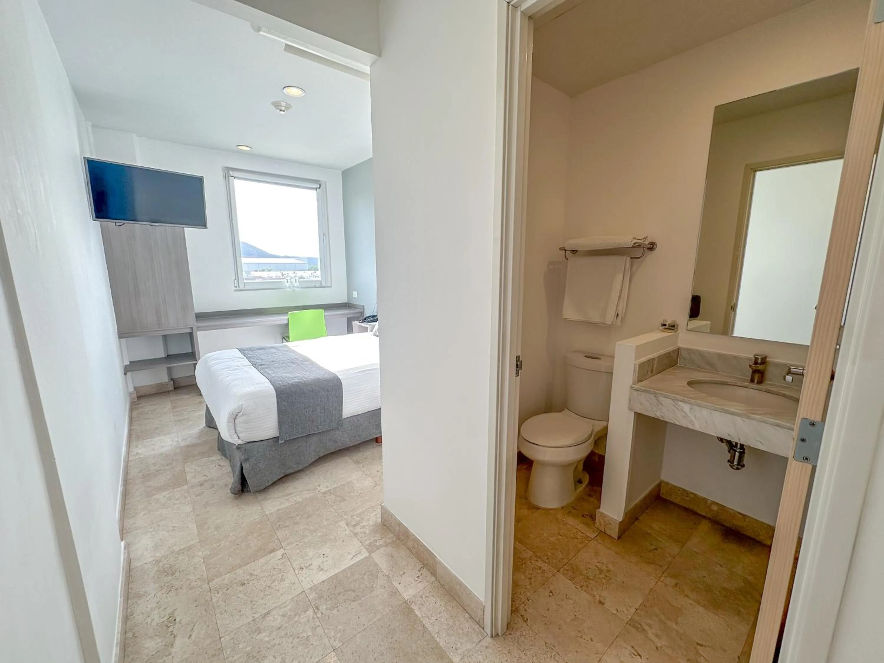 Photo of the whole room, Bed in SR Hotel