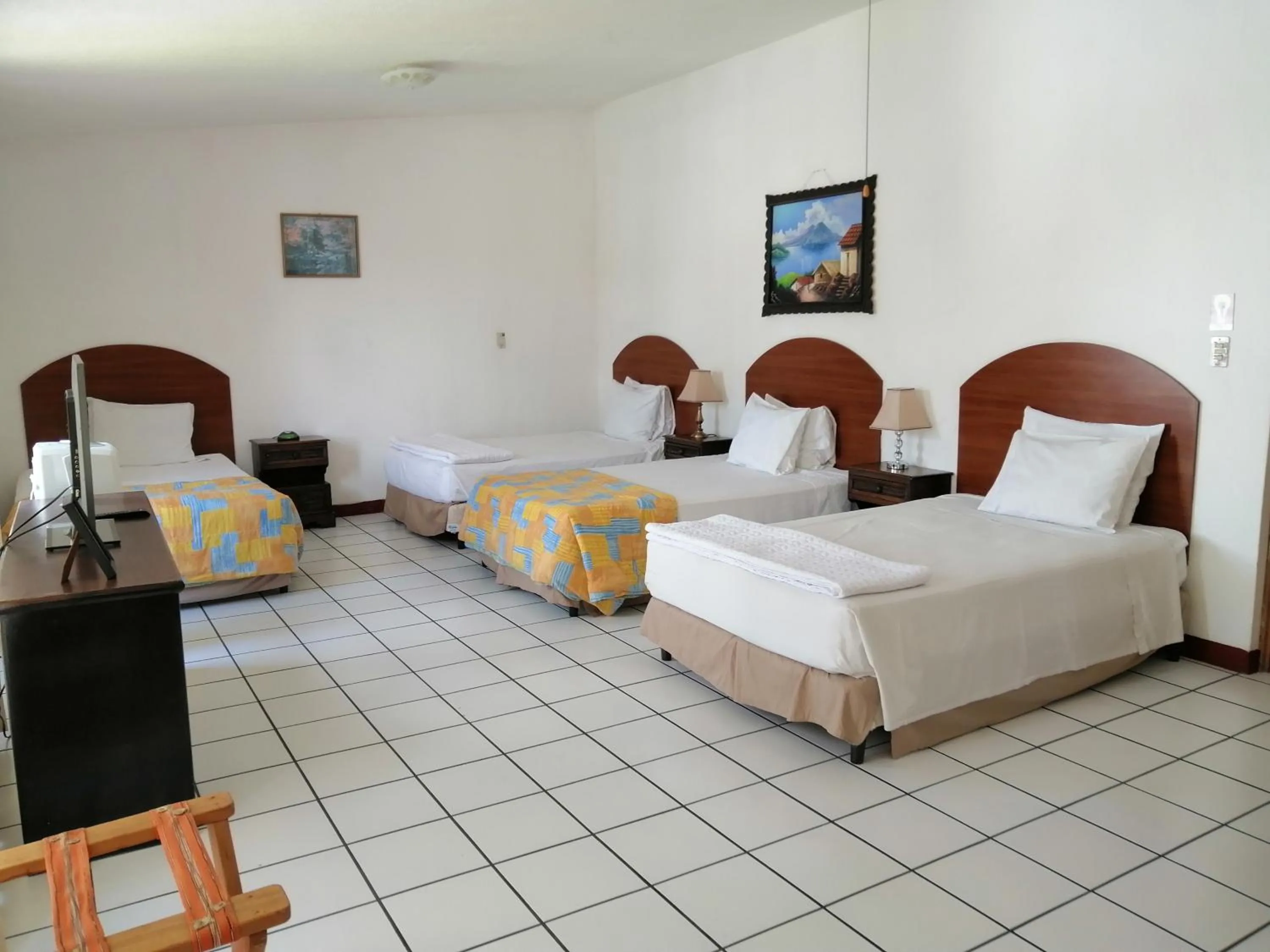 Family Room with Private Bathroom in Novohostal B&B