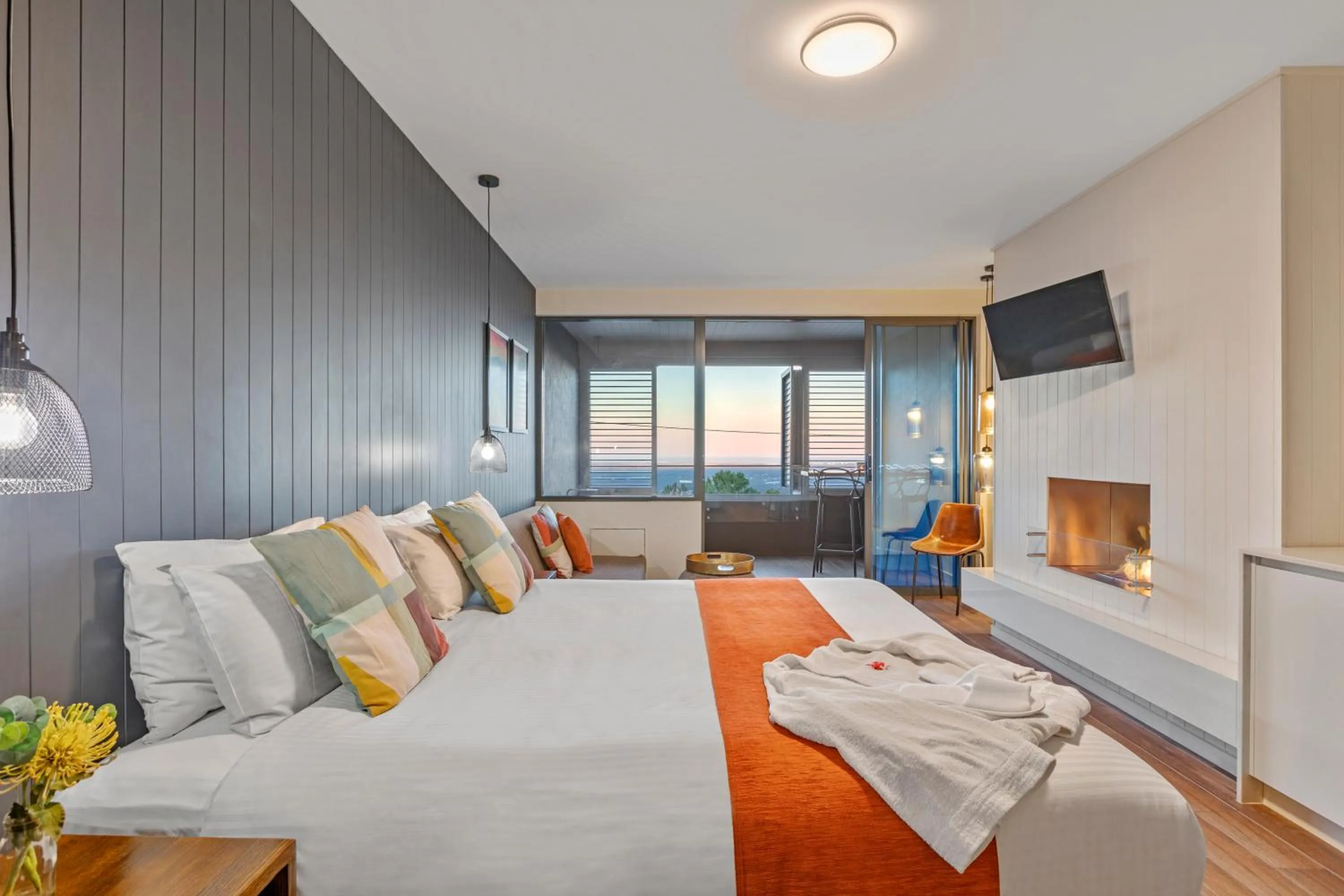 Photo of the whole room, Bed in Altitude On Montville