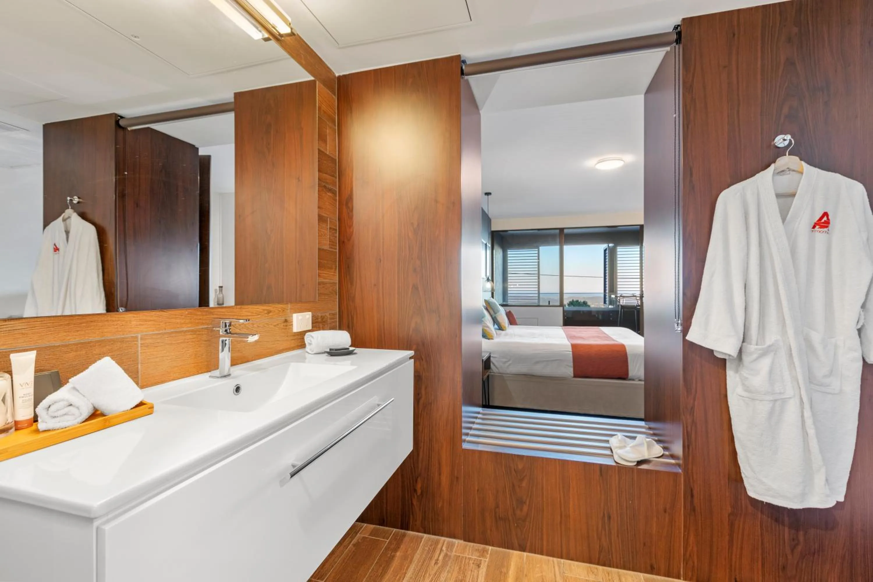 Bathroom, Bed in Altitude On Montville