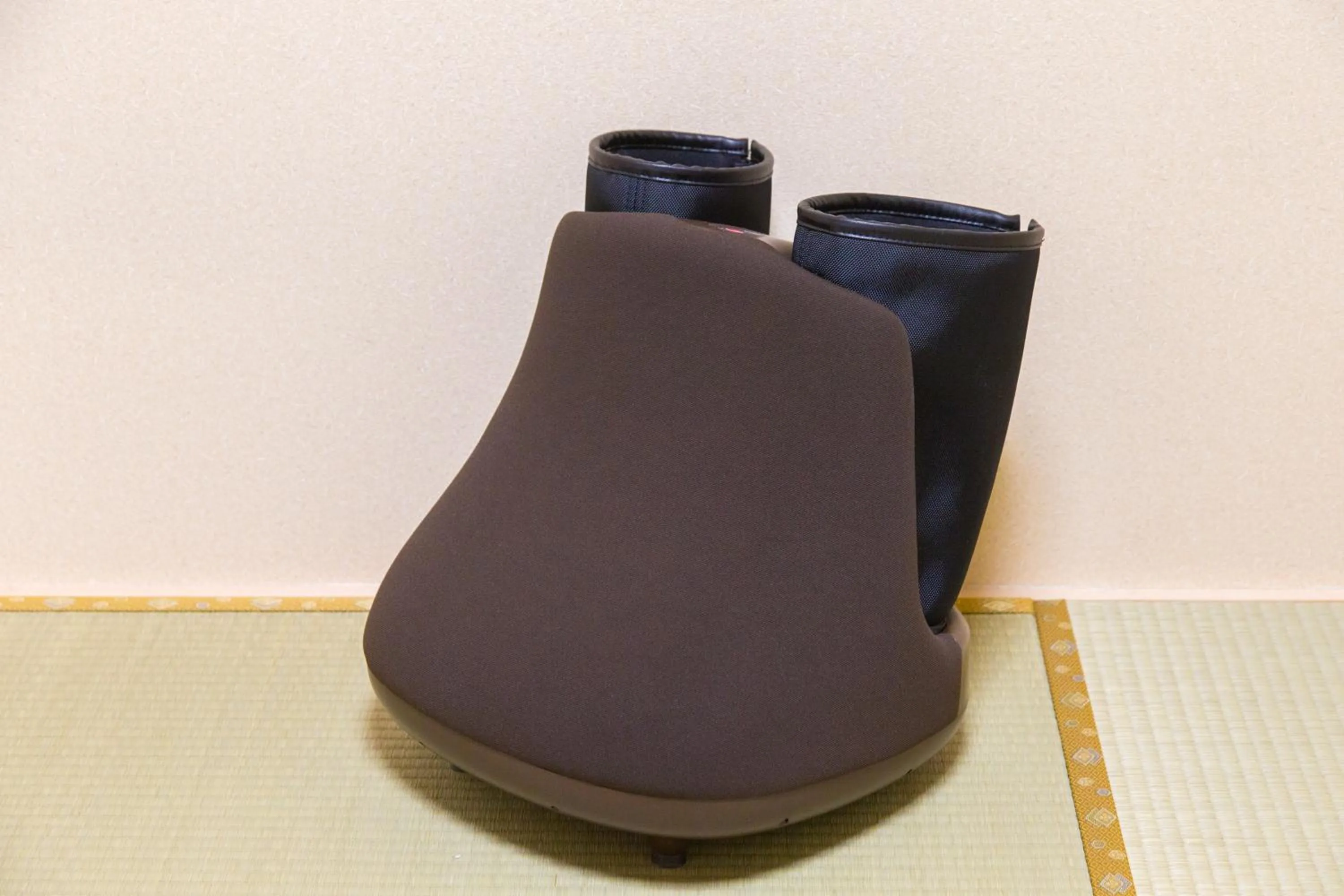 Decorative detail in Rokuhara Inn