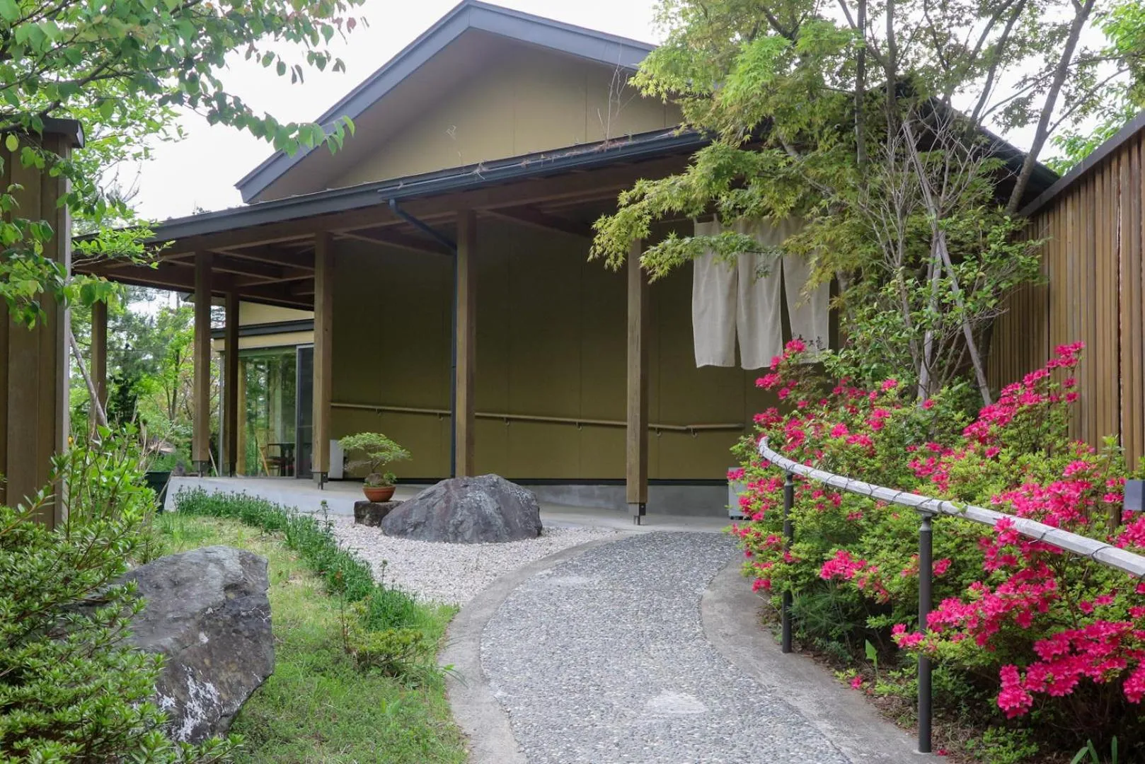 Property building in Nagisatei Taroan