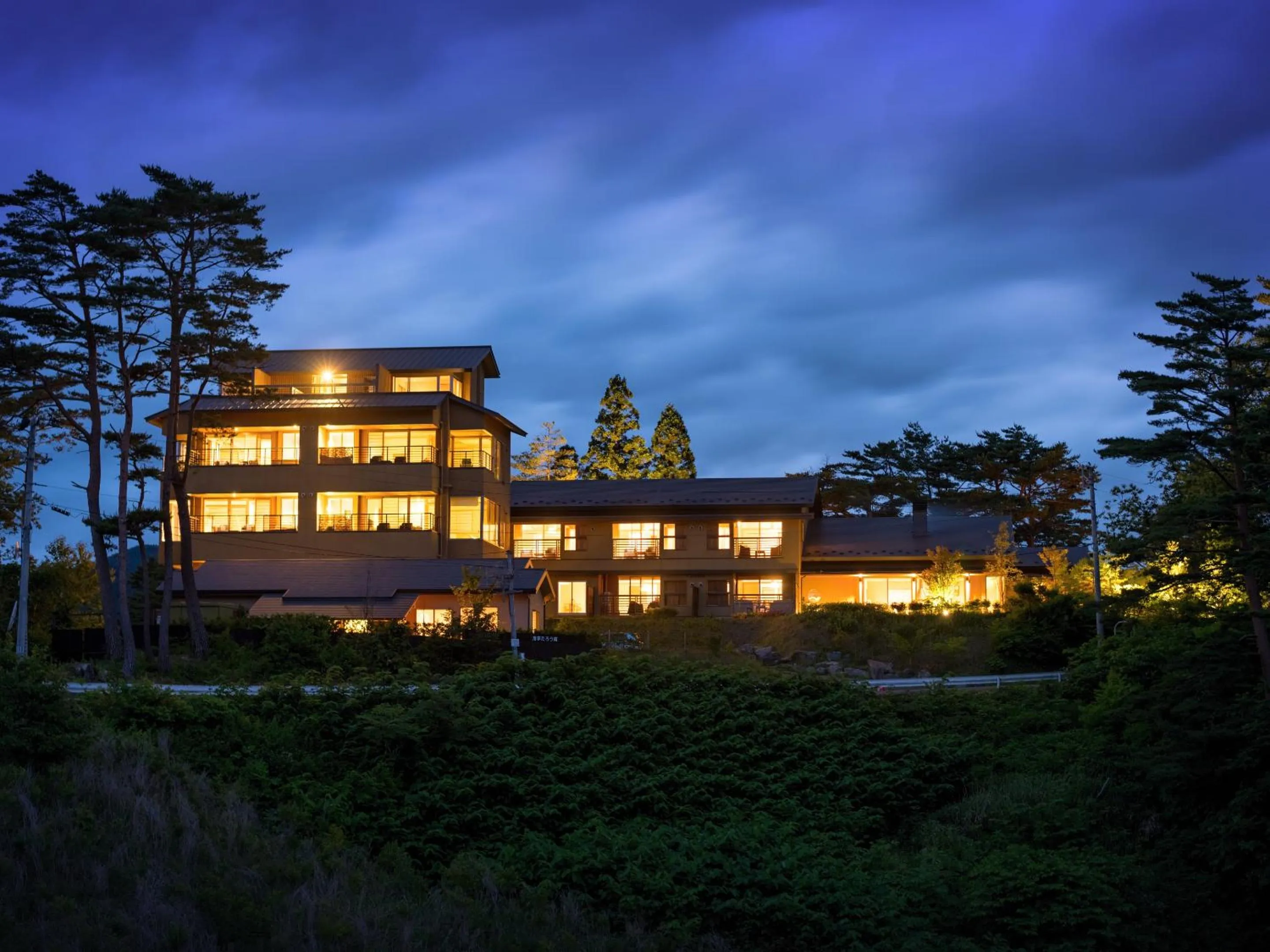 Property building in Nagisatei Taroan