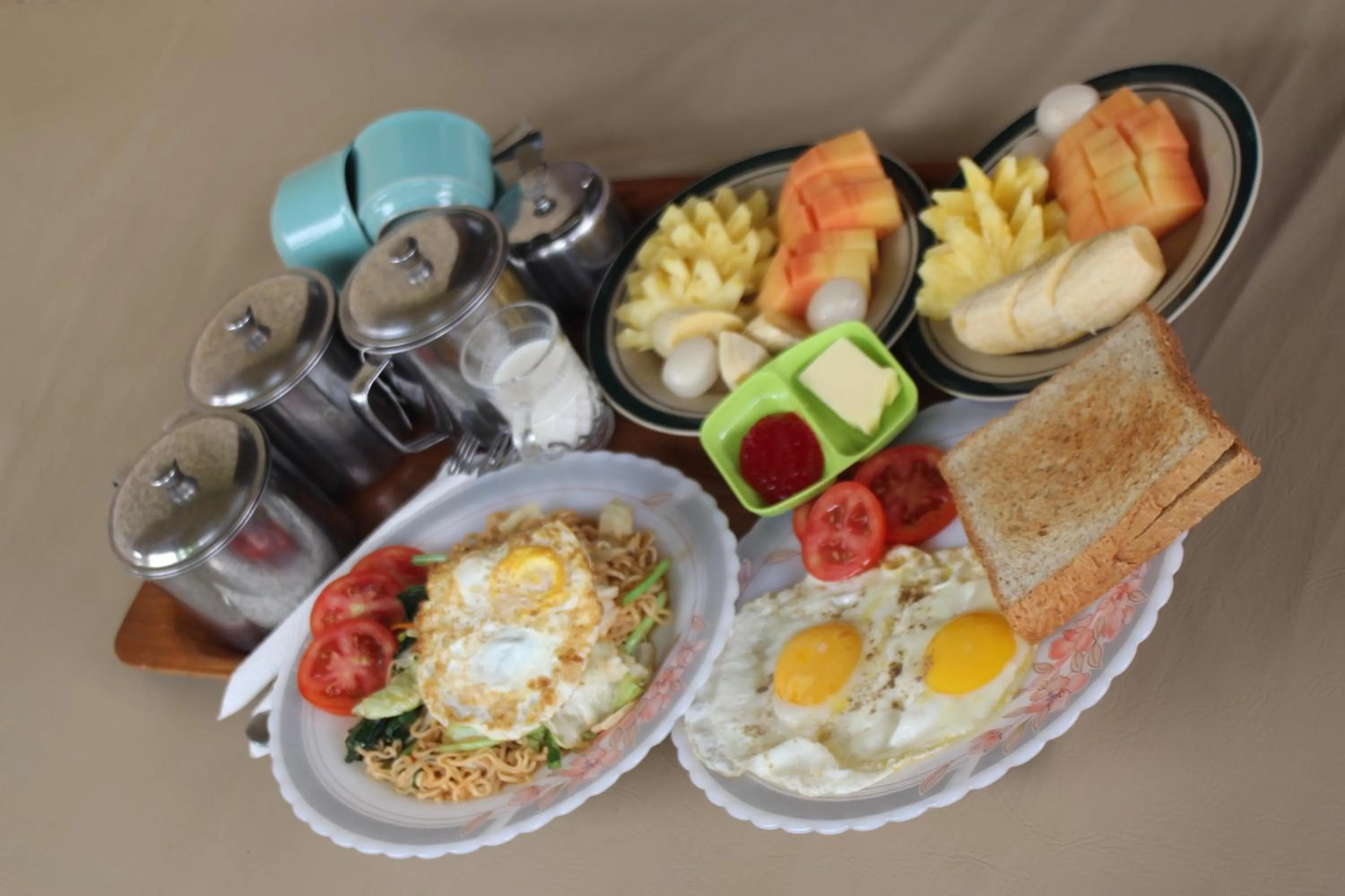 Food and drinks in Surya Homestay