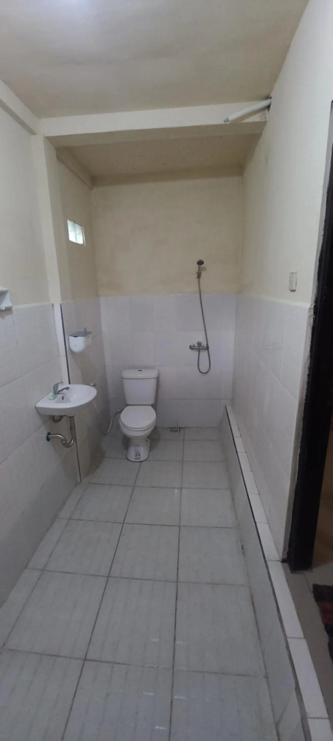 Shower in Surya Homestay