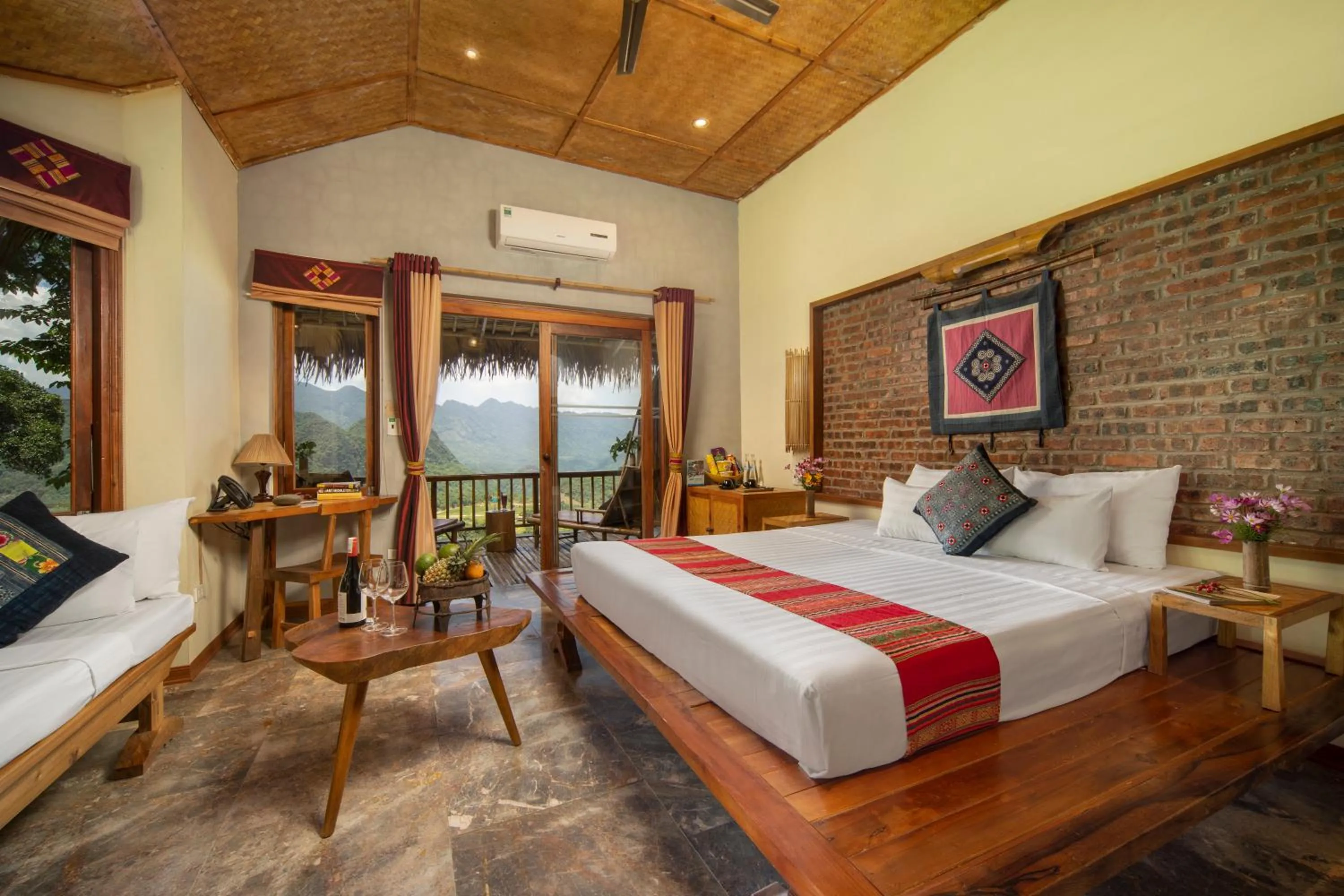 Bedroom, Bed in Puluong Retreat