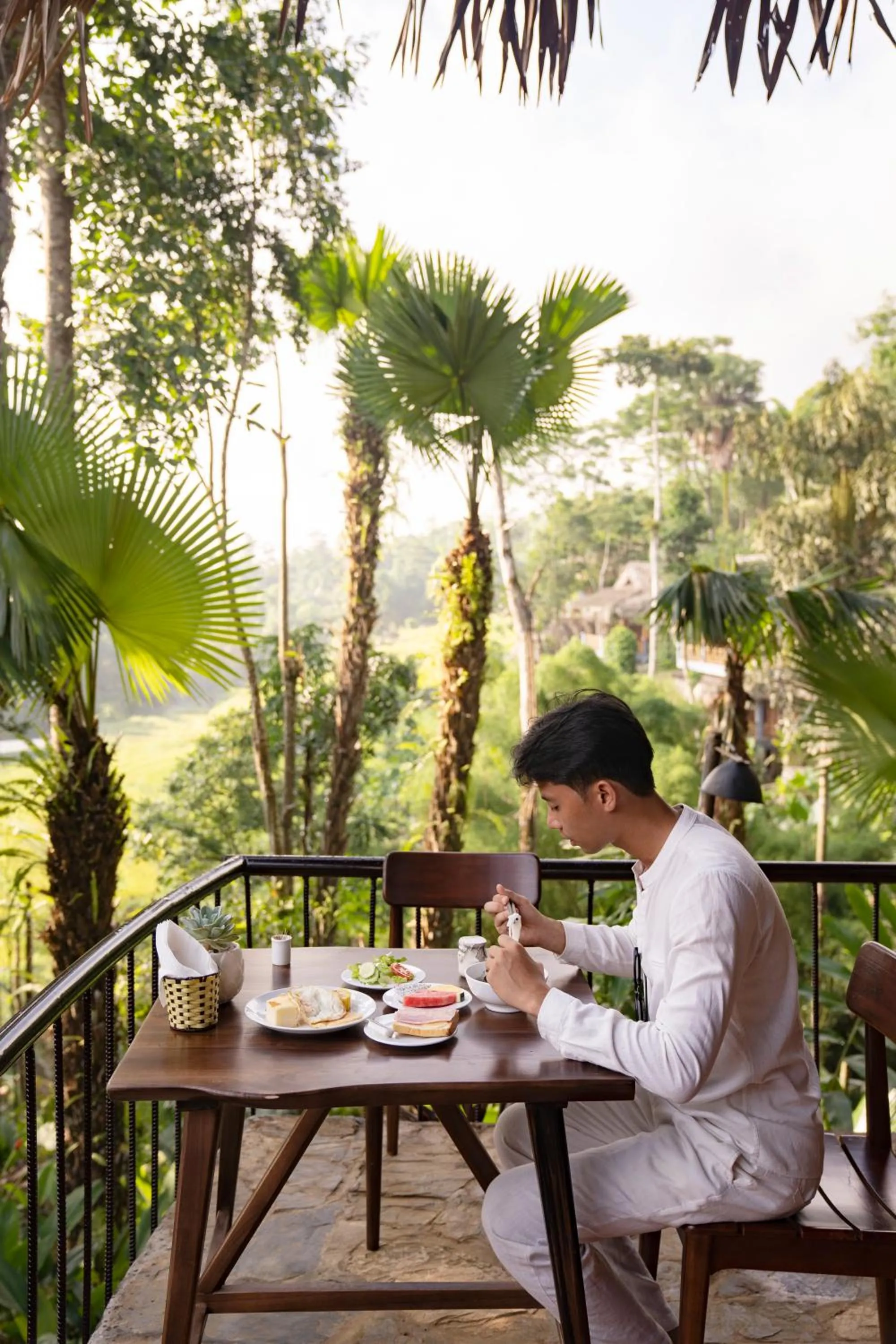 Restaurant/places to eat in Puluong Retreat