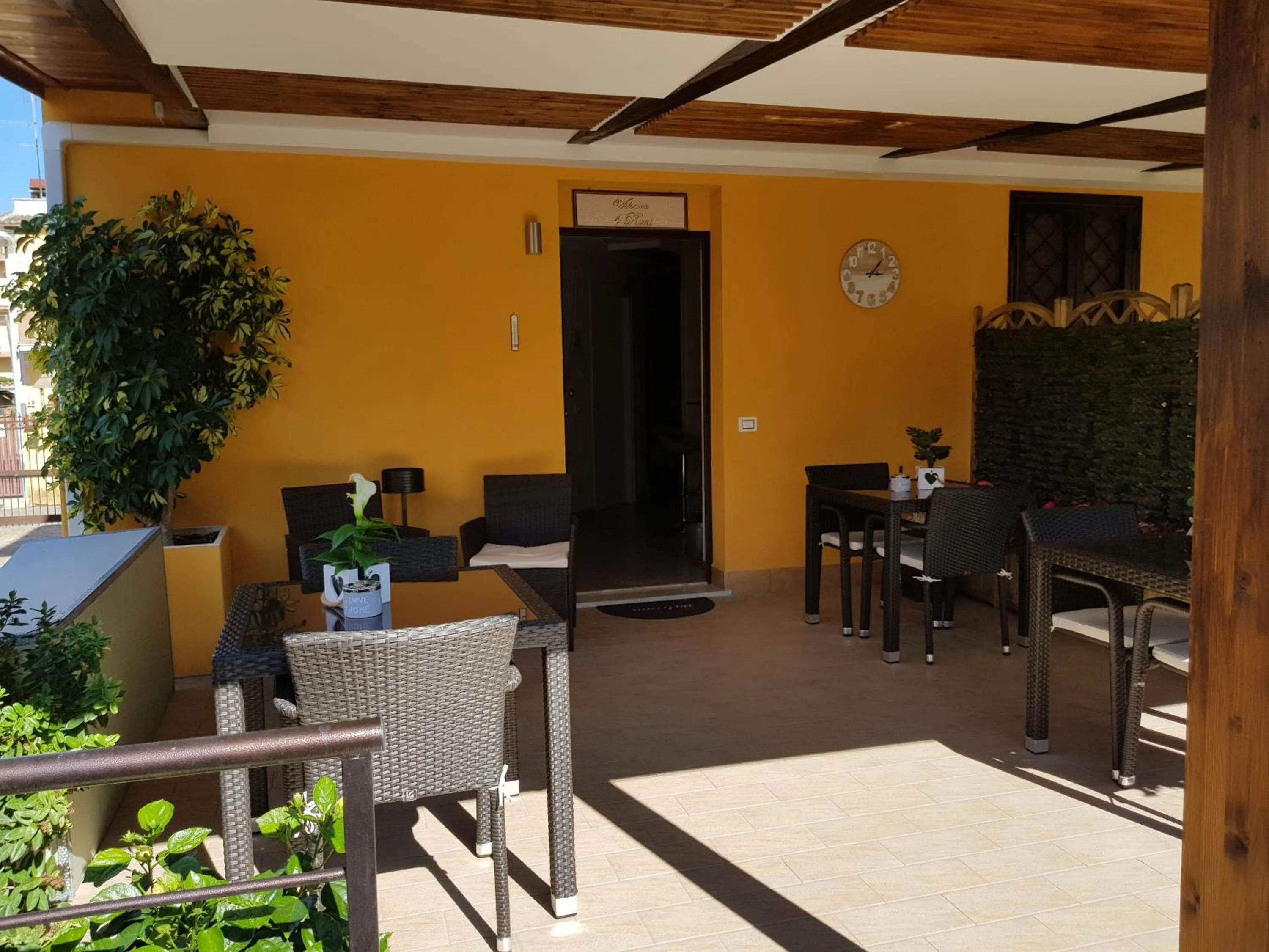 Communal lounge/ TV room in 4 Rent